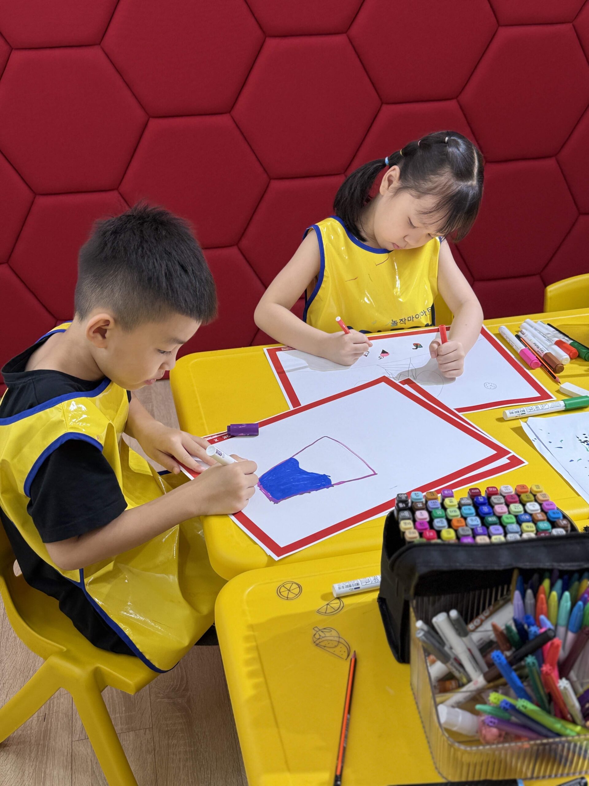 🎨✨ BUỔI HỌC THỬ ĐẦY MÀU SẮC – KẾT HỢP SÁNG TẠO, TẠO NÊN TÁC PHẨM THÚ VỊ!