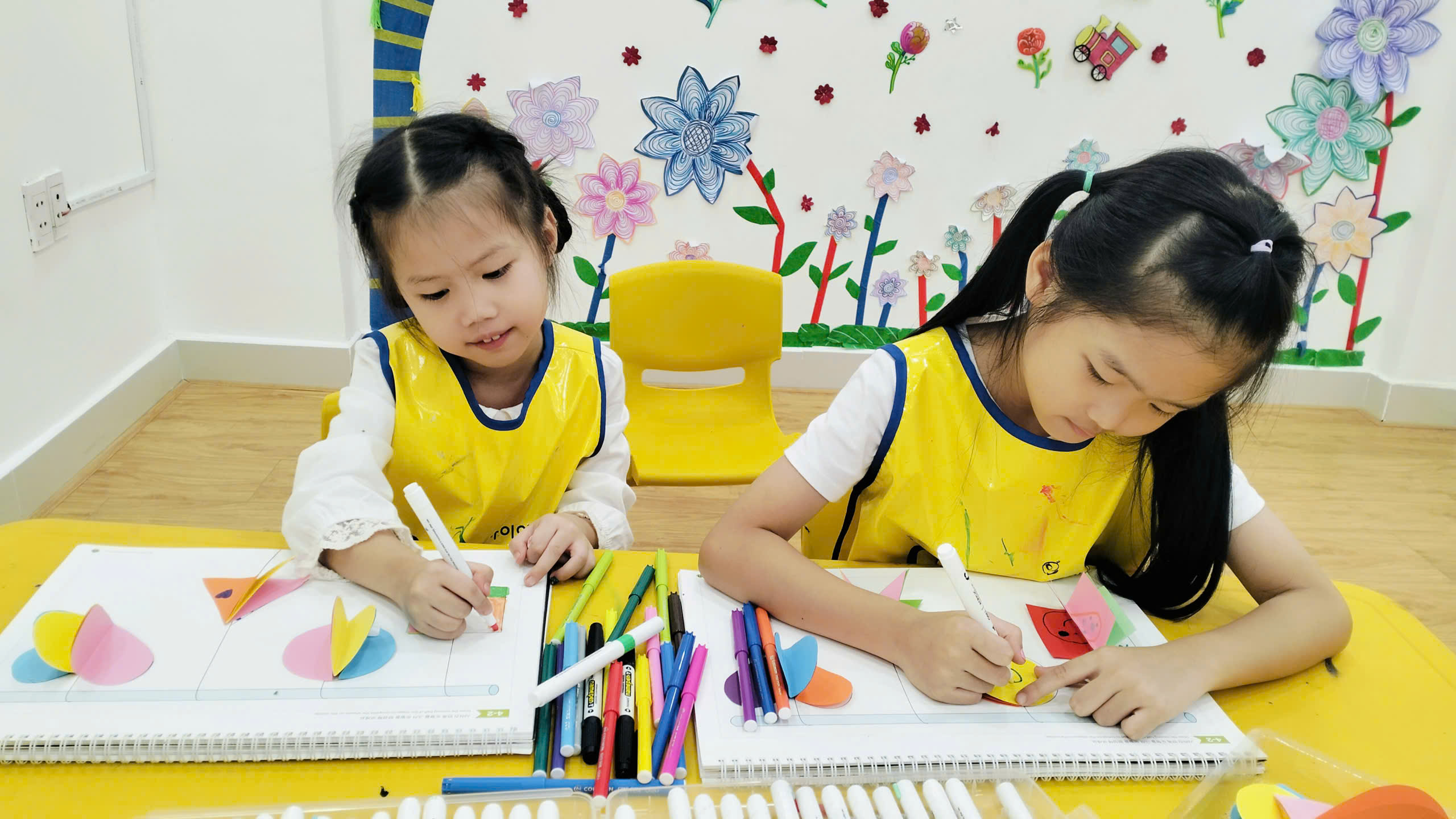 CÂu ChuyỆn TỪ GiẤy MÀu 💗