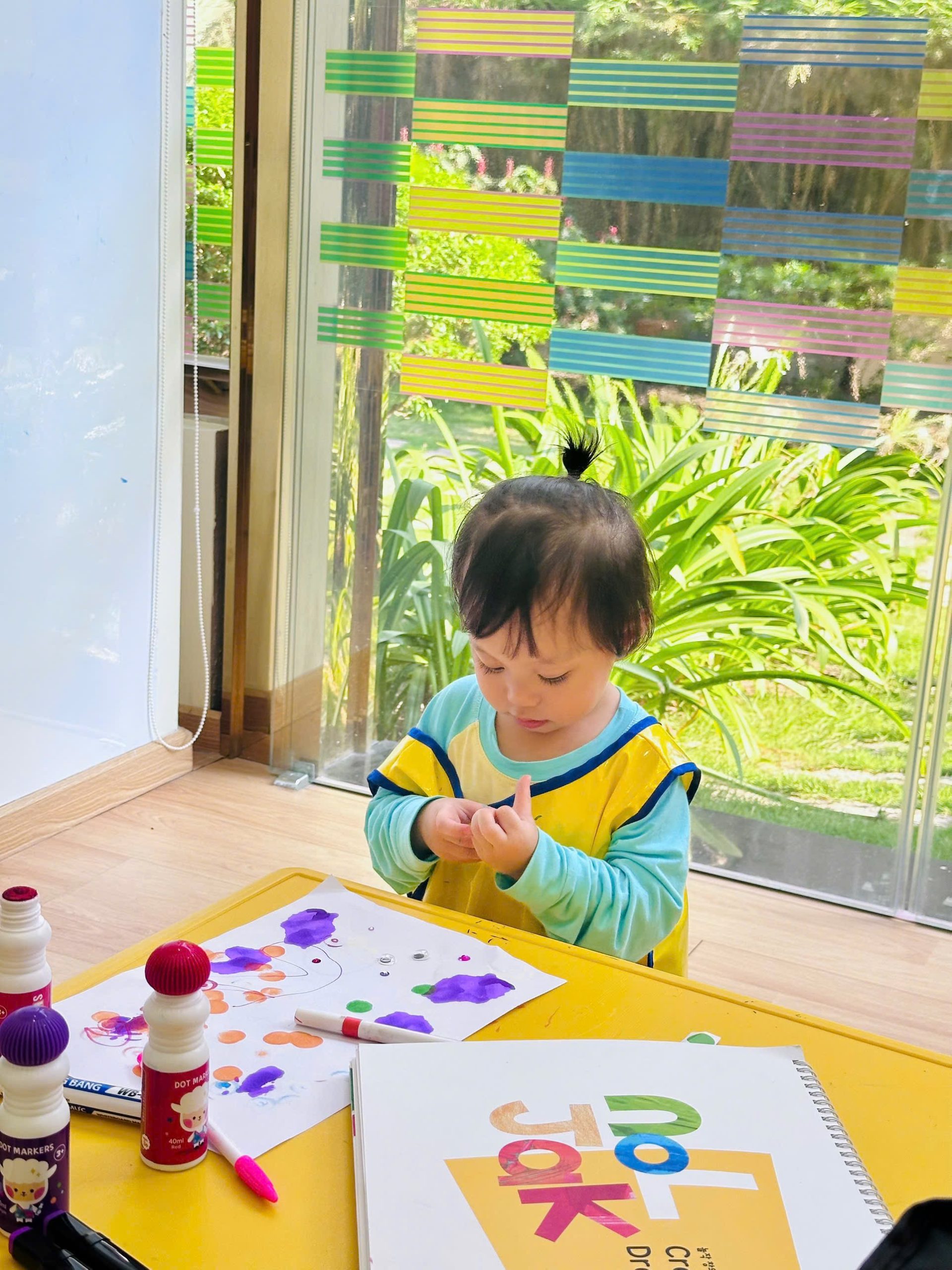 Bé Học Vẽ Tranh Bọ Rùa Từ Những Chấm Tròn Tại Lớp Mỹ Thuật Sáng Tạo Noljak