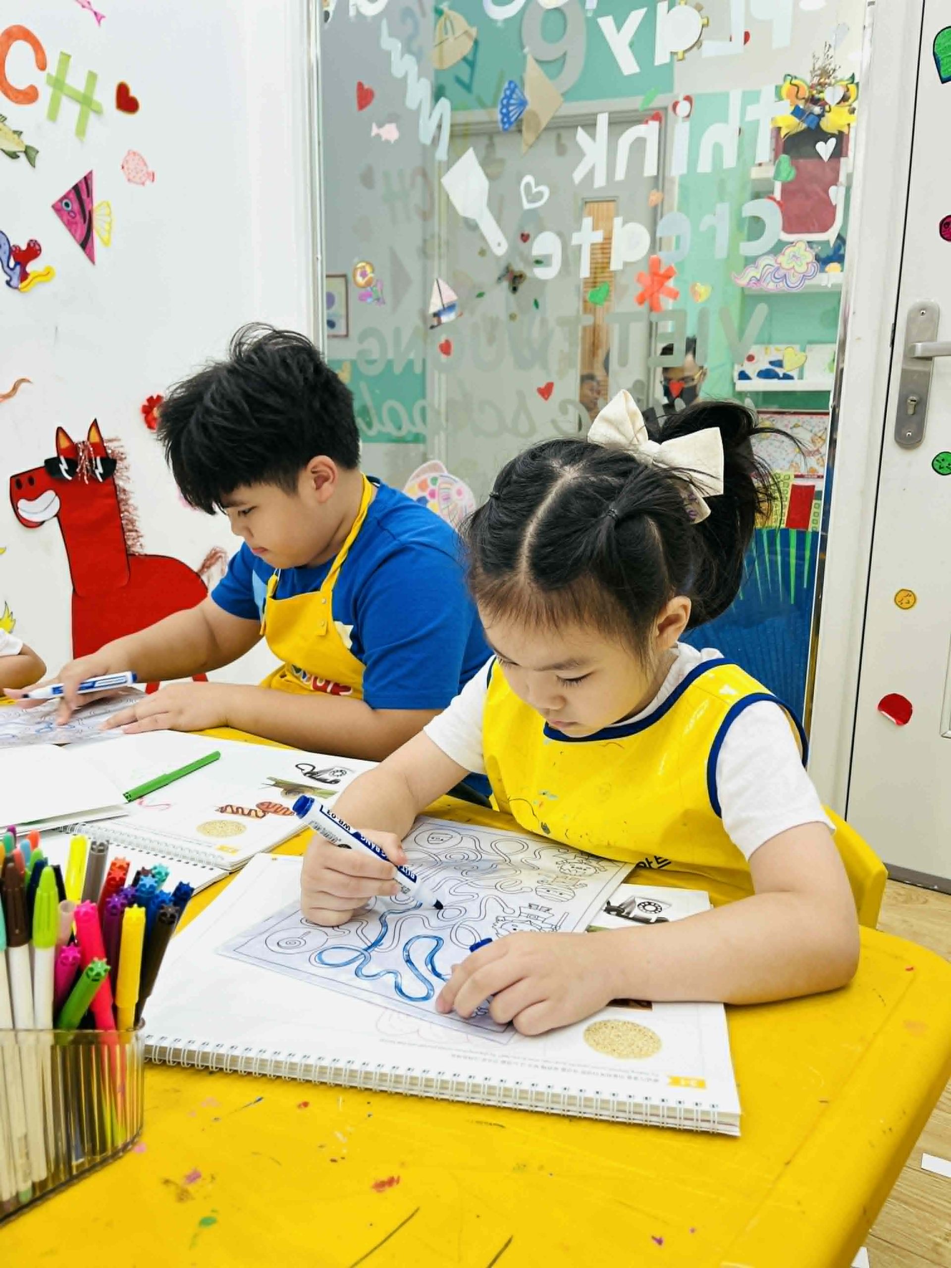 Từ đường Cong, Minie Bắt đầu Hành Trình Sáng Tạo Của Mình