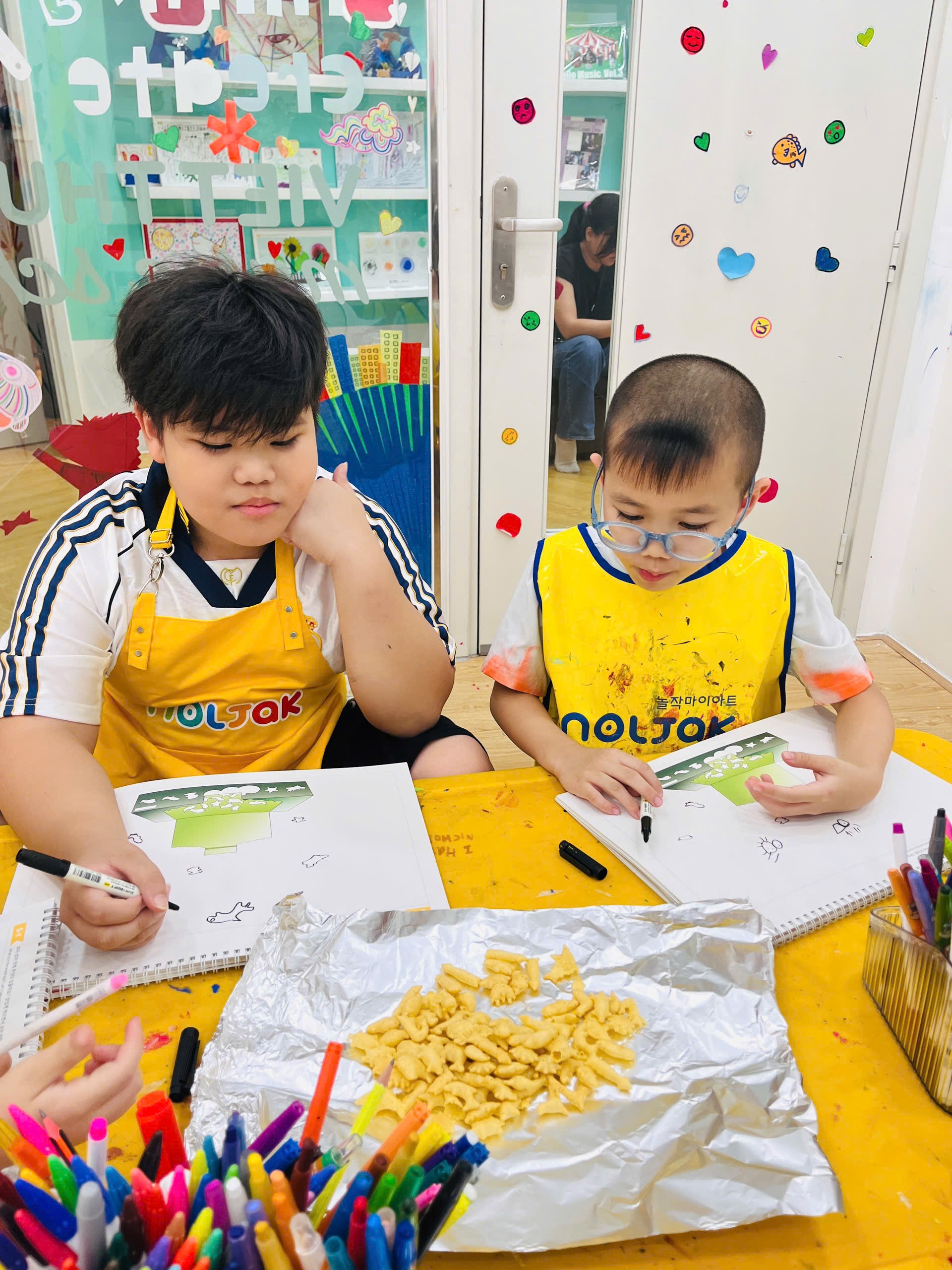 Vừa ăn Snack Vừa Vẽ đại Dương