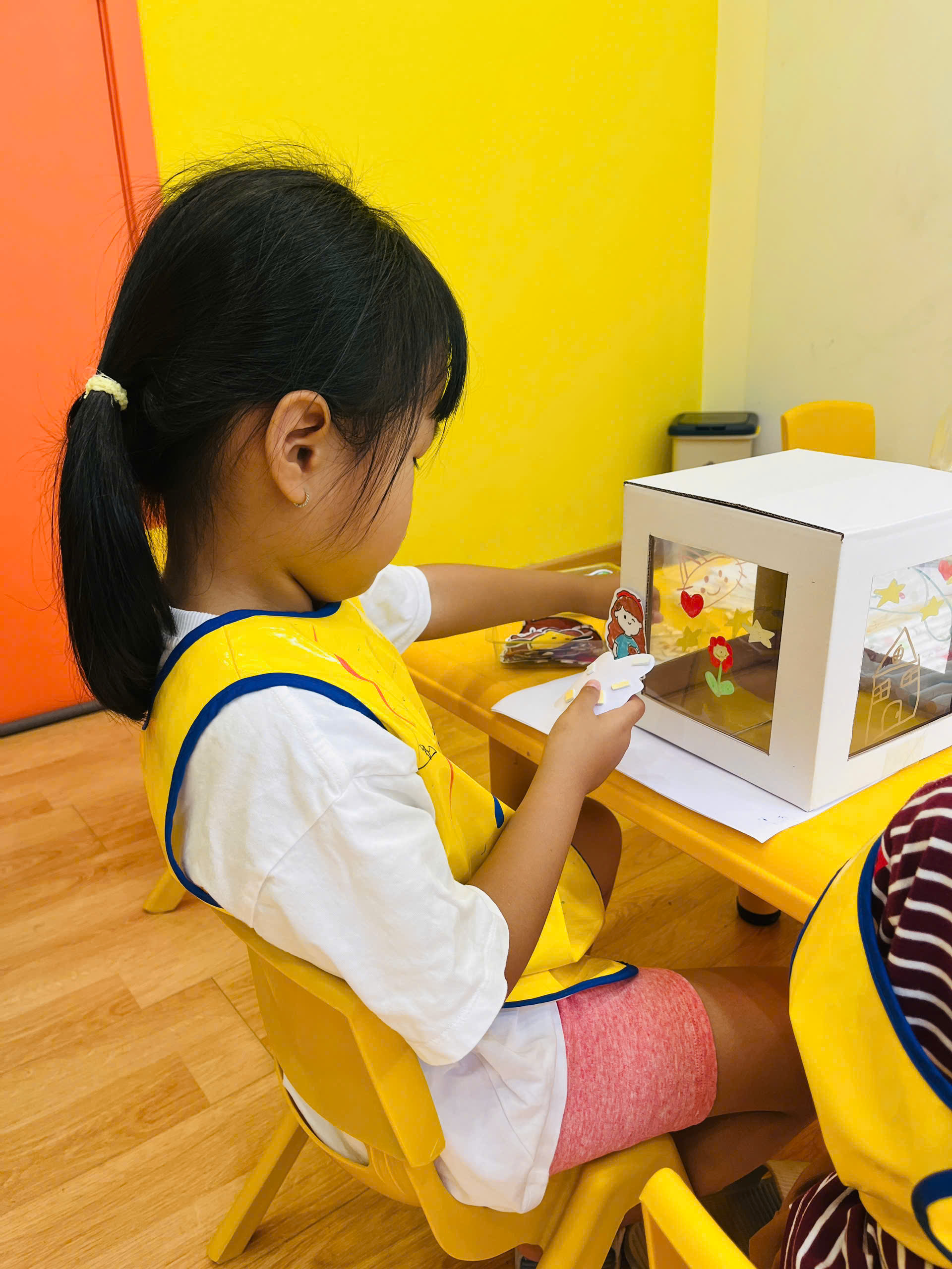 Workshop “hỘp BÍ MẬt” – MỘt ThẾ GiỚi NhỎ ĐẦy MÀu SẮc CỦa RiÊng Con
