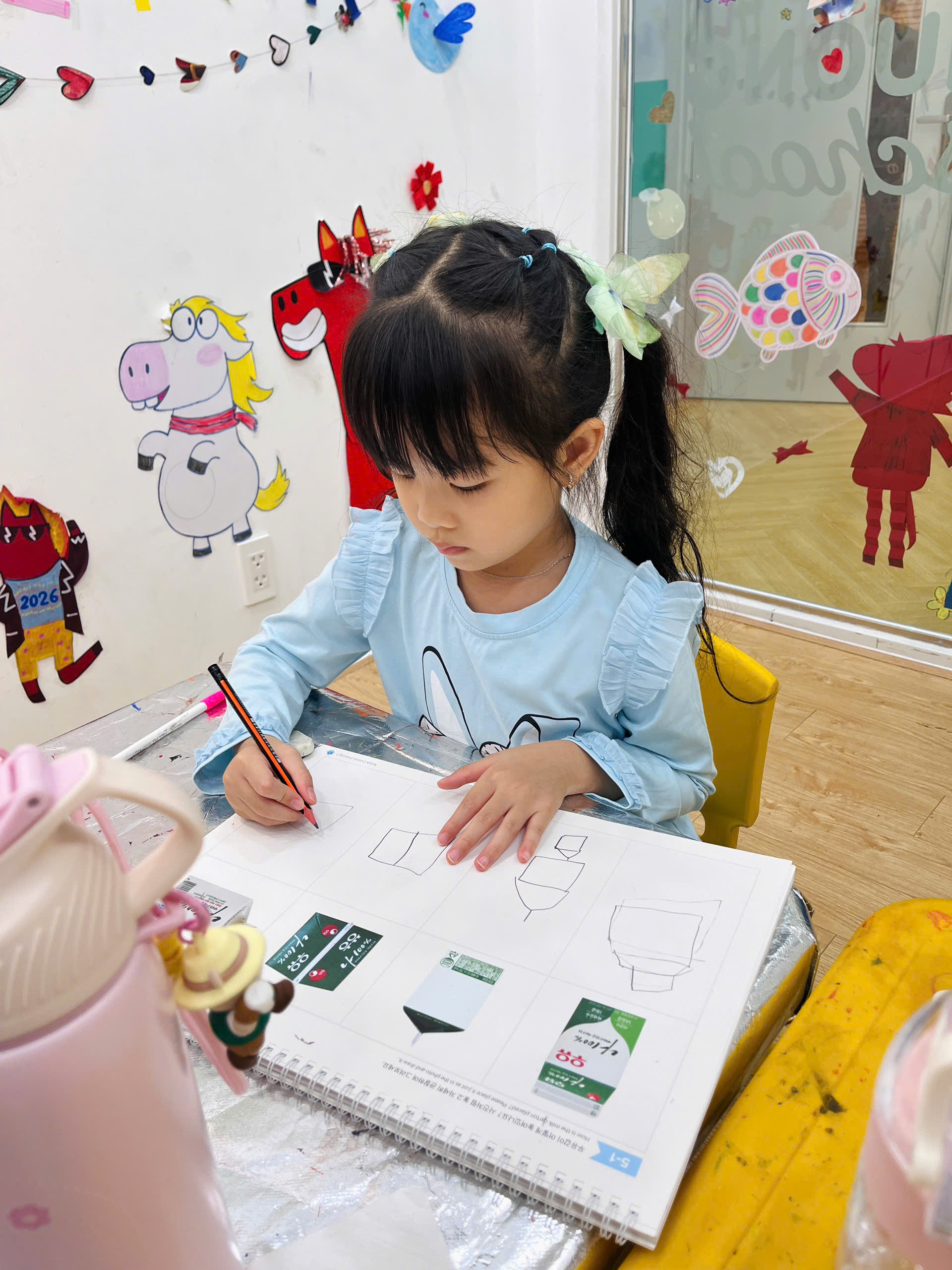 Happy VÀ ThẾ GiỚi MÀu HỒng ĐẦy SÁng TẠo