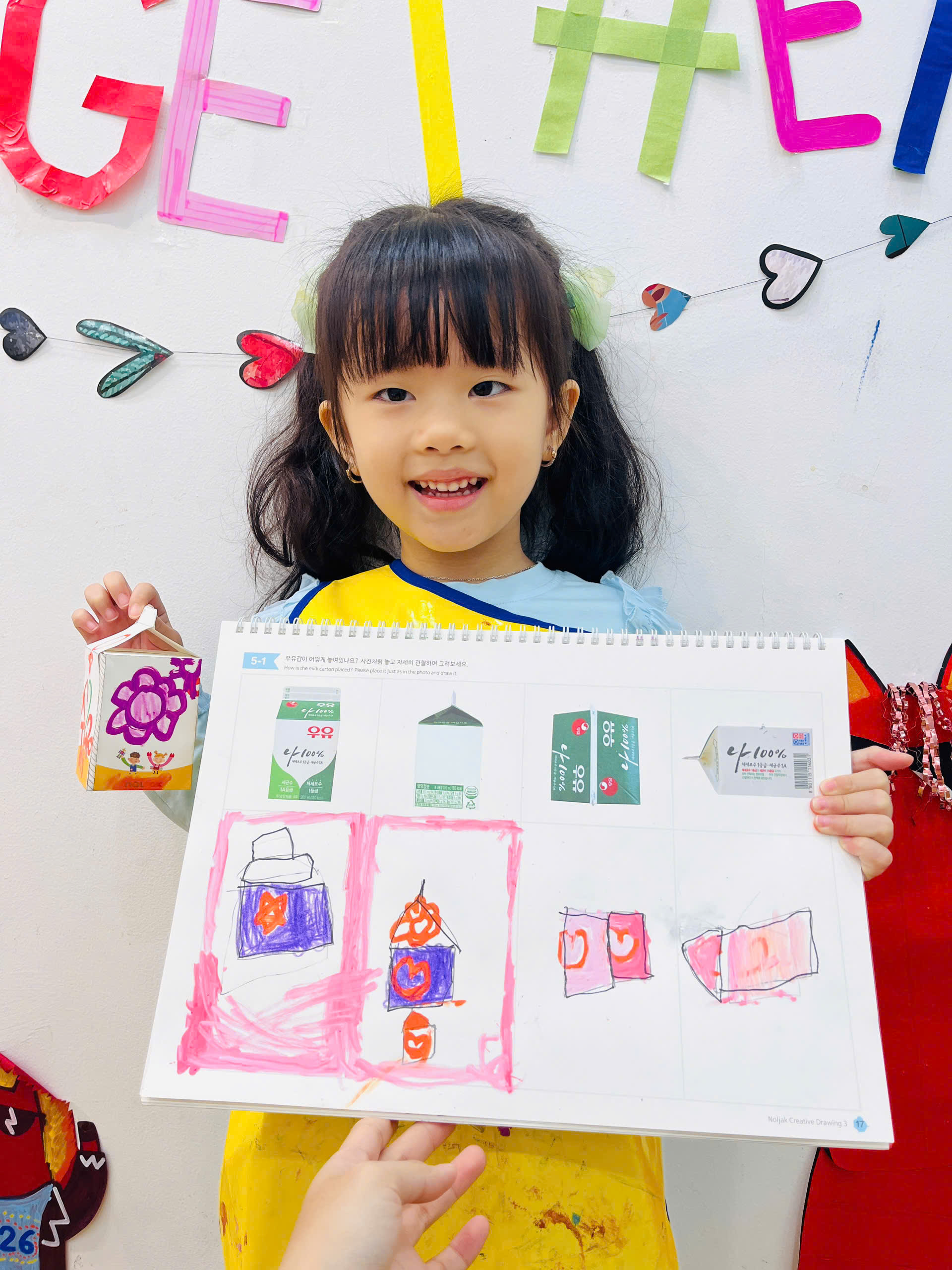 Happy VÀ ThẾ GiỚi MÀu HỒng ĐẦy SÁng TẠo