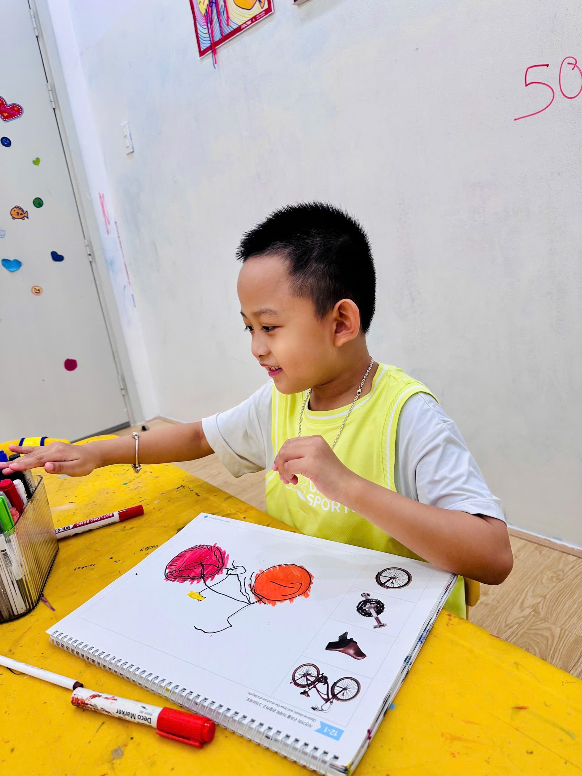 Khám Phá Thế Giới Phương Tiện Qua Những Nét Vẽ Sáng Tạo