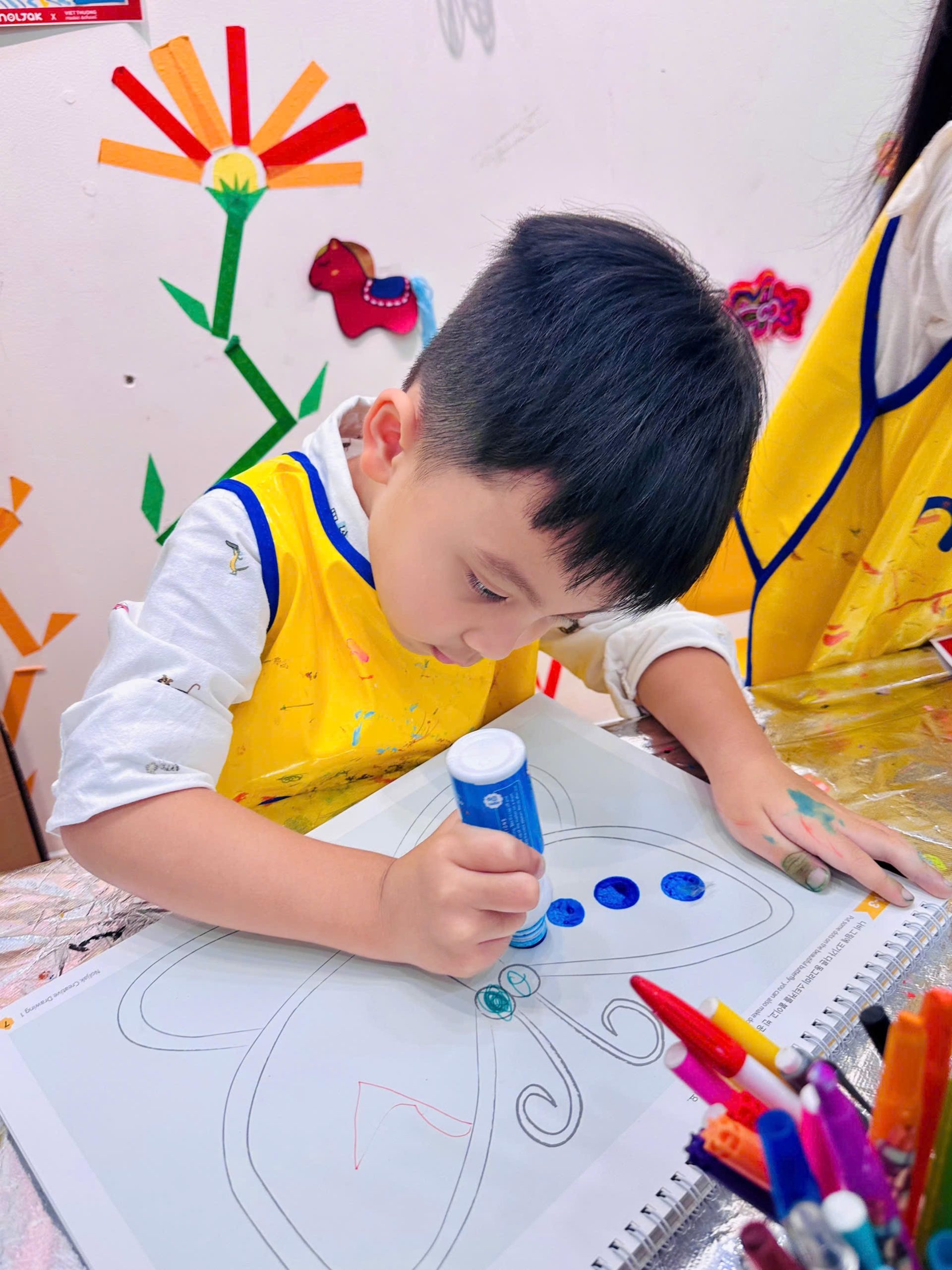 Những Chú Bướm Sắc Màu Trong Thế Giới Của Bé