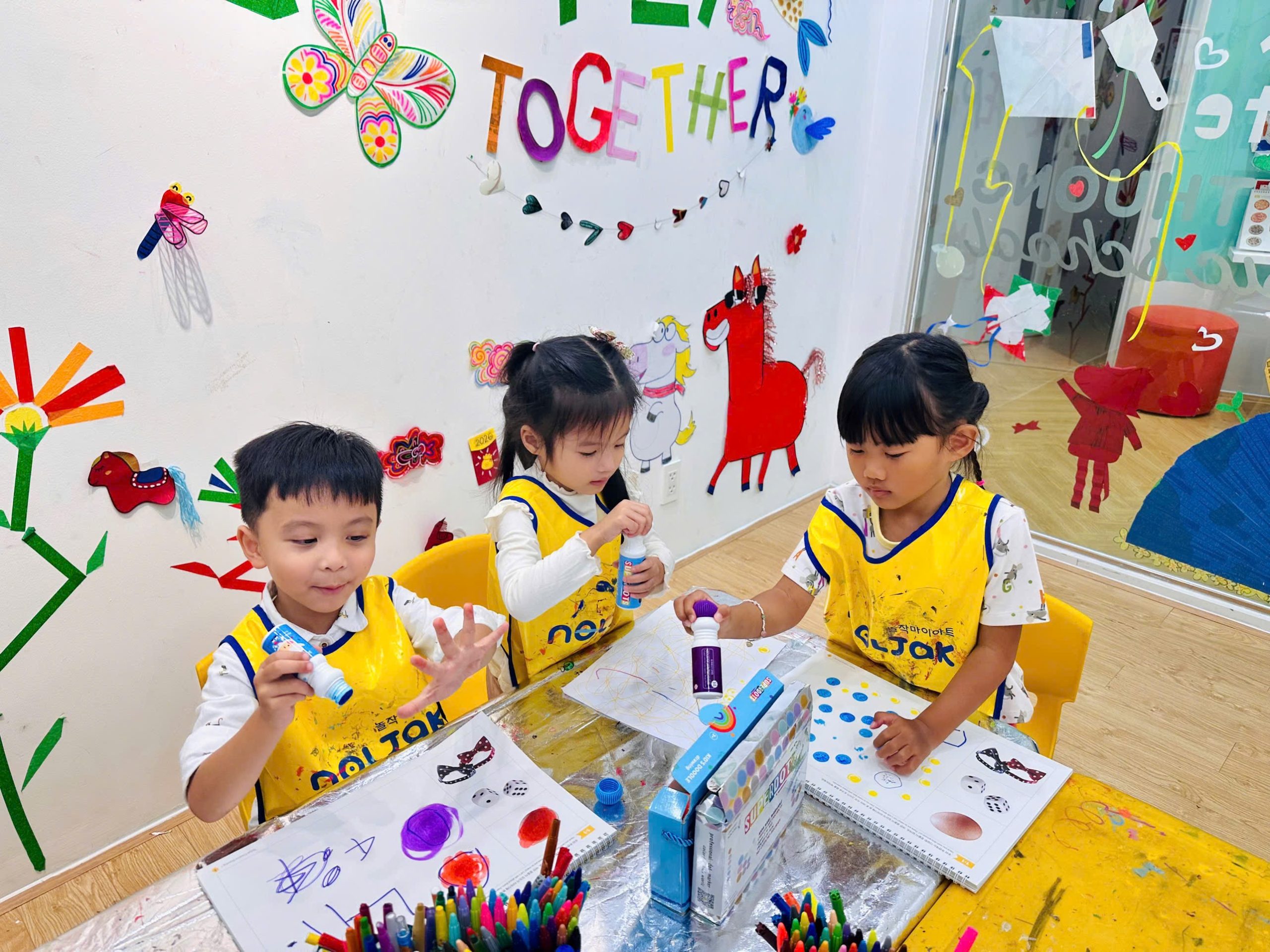 Những Chú Bướm Sắc Màu Trong Thế Giới Của Bé