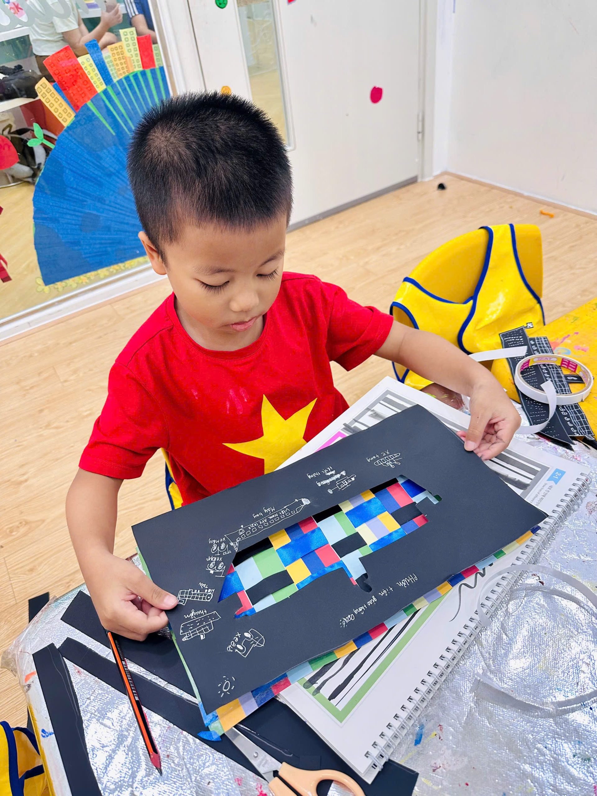 Chuyến Tàu Sắc Màu Của Nhà Sáng Tạo Nhí