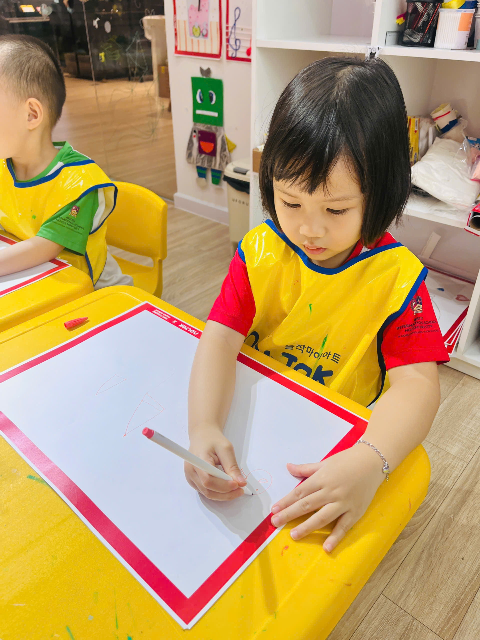 Khi NhỮng HÌnh KhỐi NhỎ MỞ Ra ThẾ GiỚi SÁng TẠo CỦa BÉ Minh An Trong BuỔi HỌc ThỬ