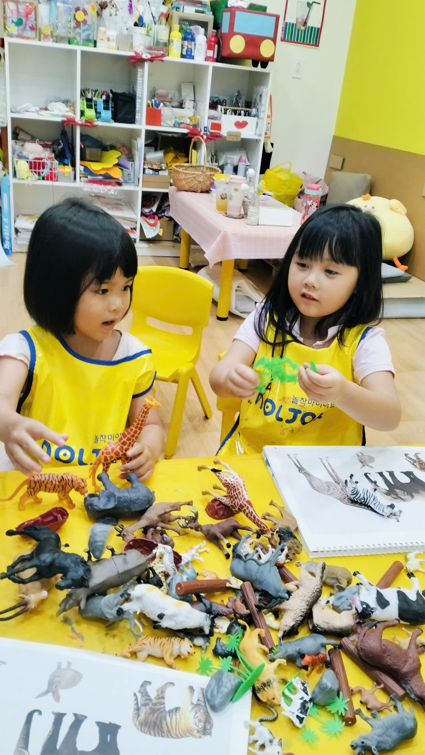 NhỮng BẠn ThÚ SẮc MÀu