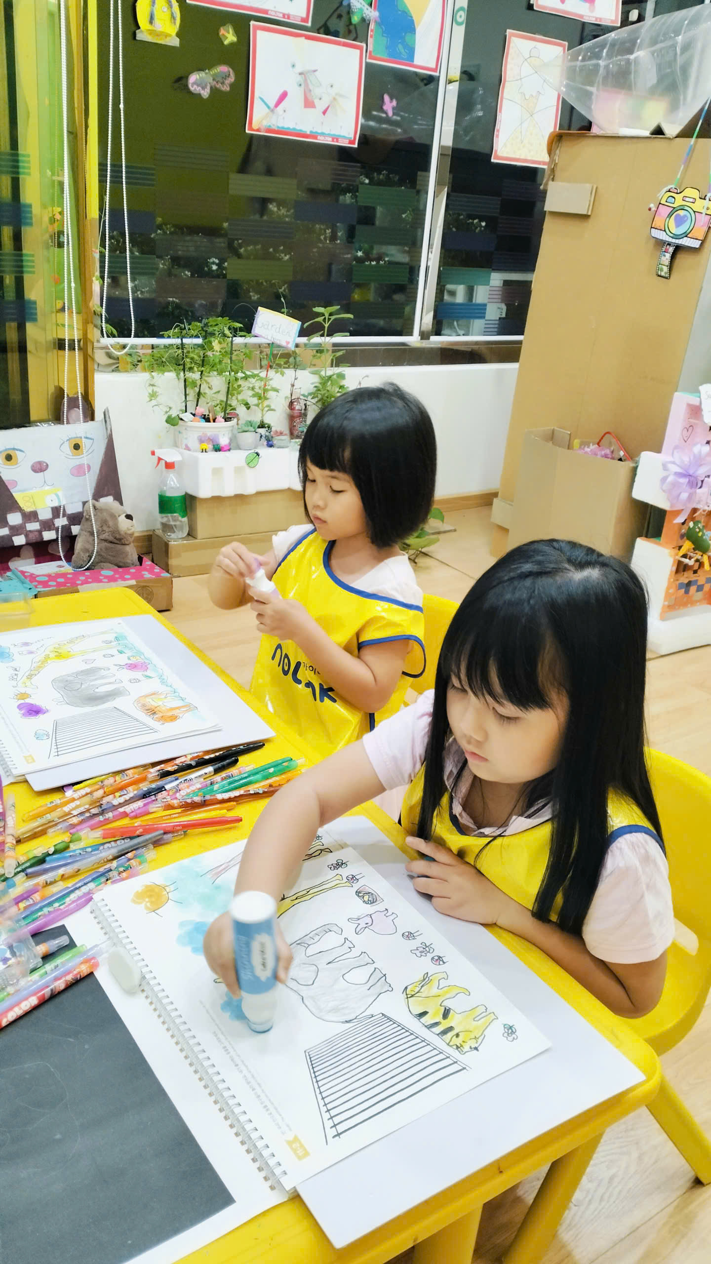 NhỮng BẠn ThÚ SẮc MÀu