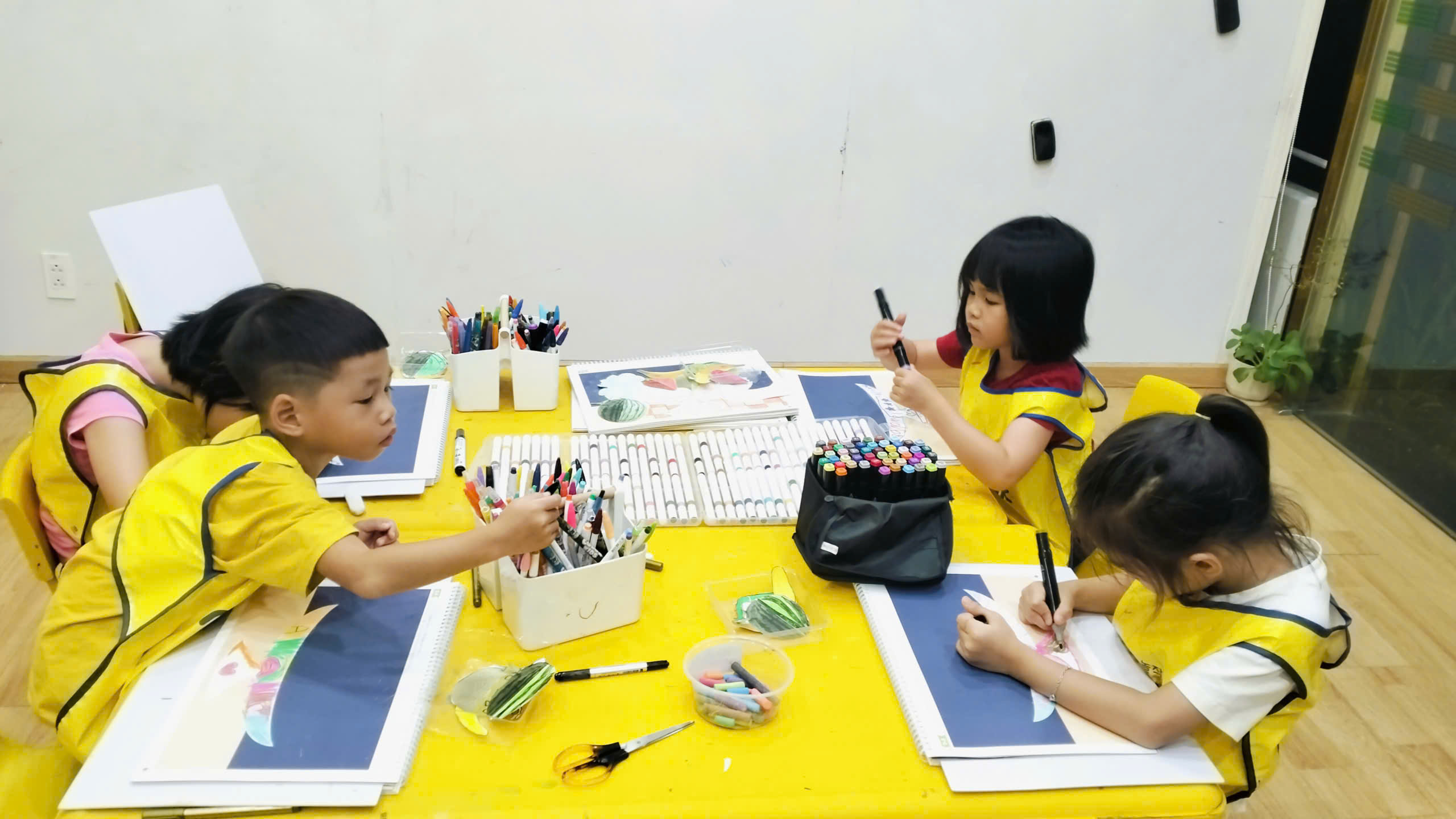 🍇 KhÁm PhÁ MÀu SẮc Qua ĐĨa TrÁi CÂy RỰc RỠ 🎨