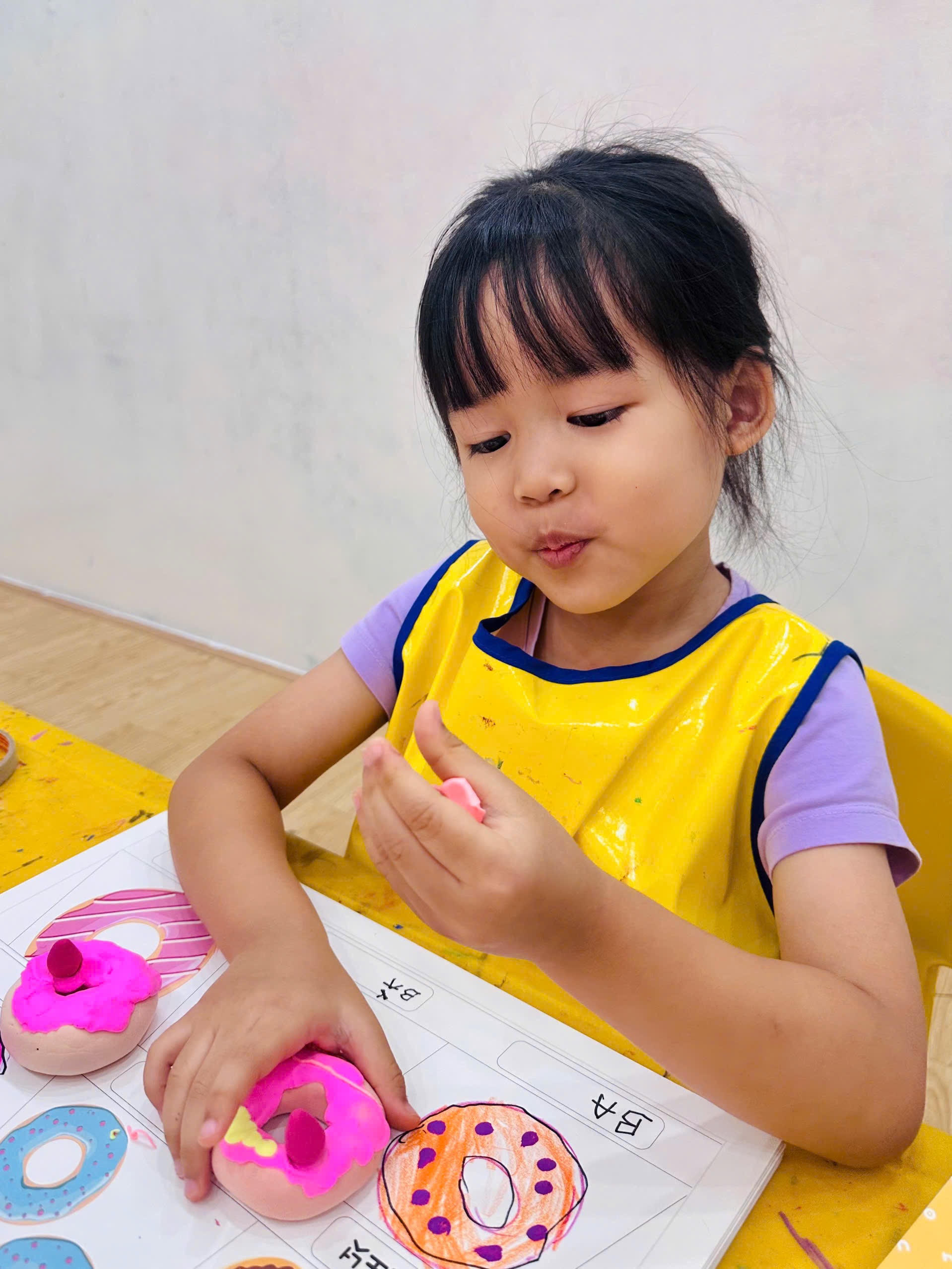 Tự Tay Nặn Chiếc Donut Ngọt Ngào