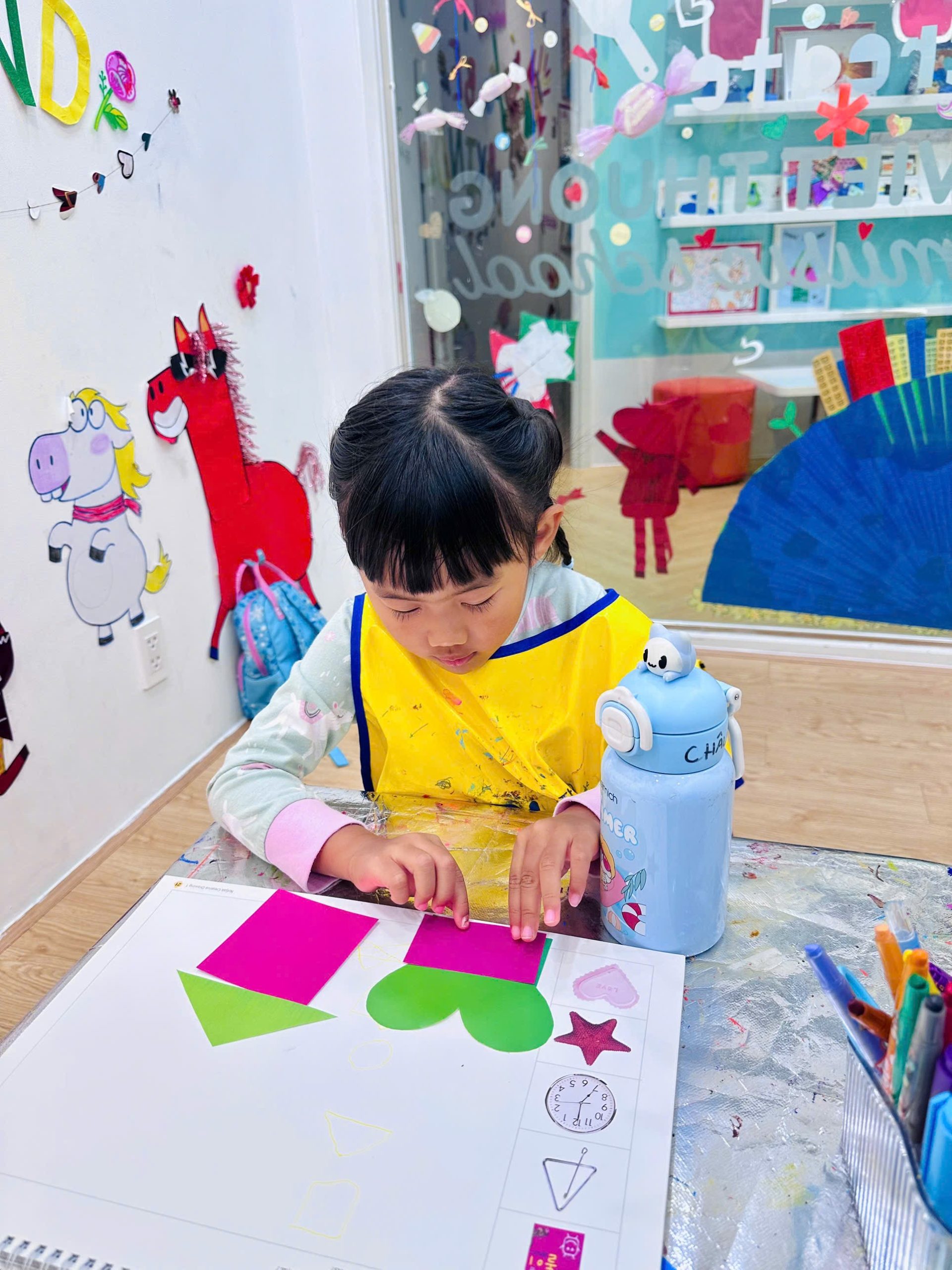 Sáng Tạo Muôn Vàn Bức Tranh Từ Những Sticker Hình Cơ Bản