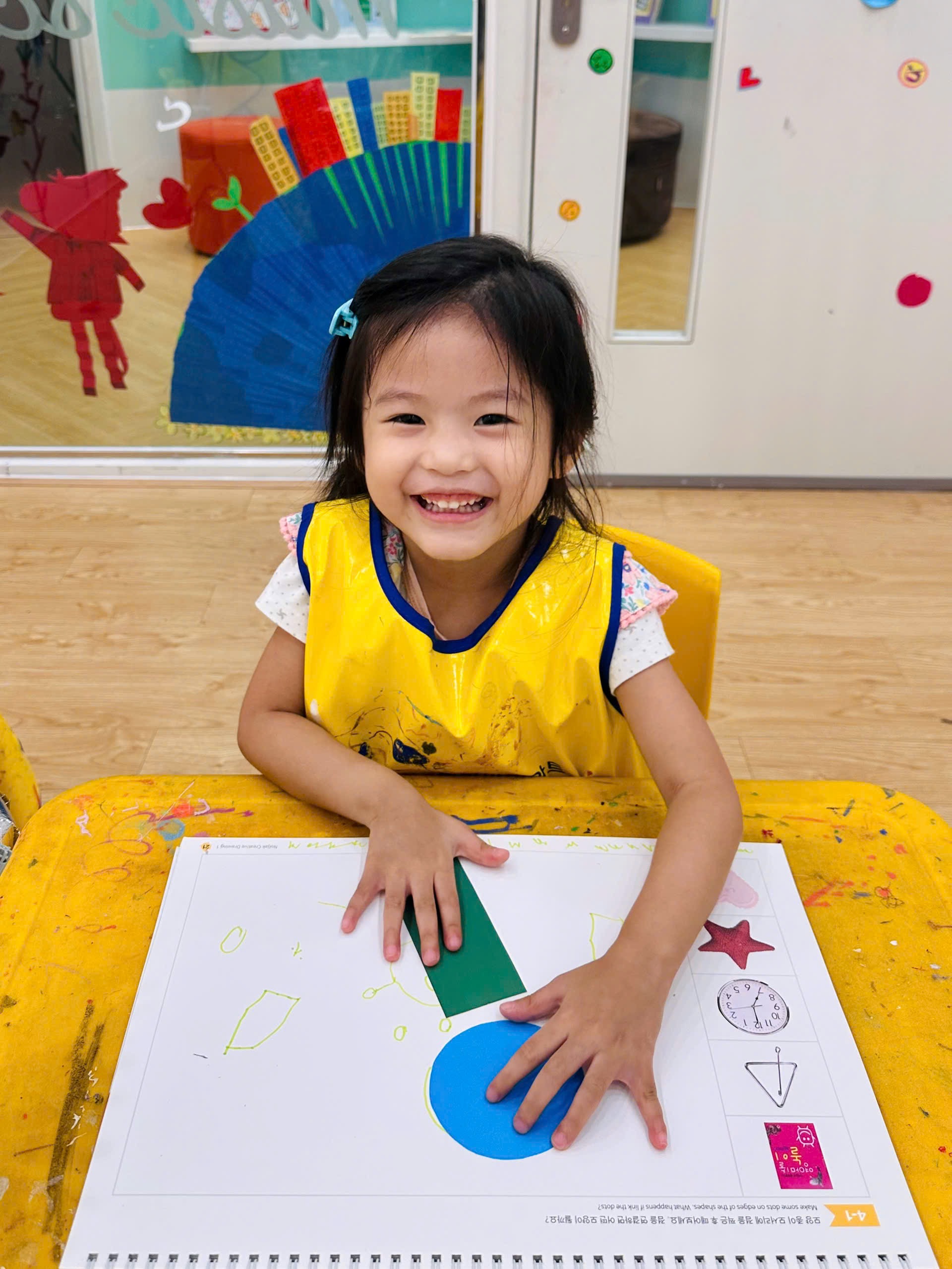 Sáng Tạo Muôn Vàn Bức Tranh Từ Những Sticker Hình Cơ Bản