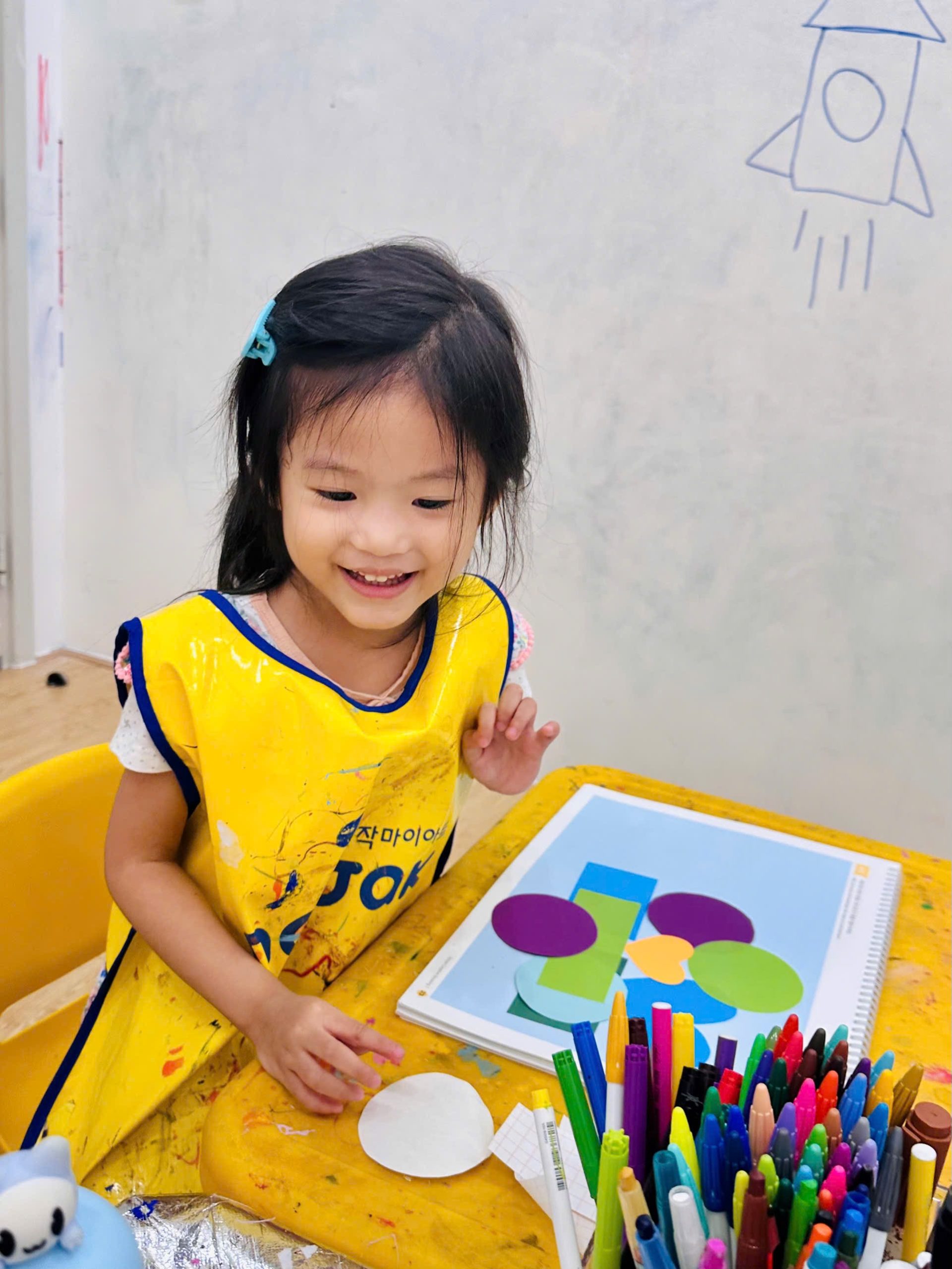 Sáng Tạo Muôn Vàn Bức Tranh Từ Những Sticker Hình Cơ Bản