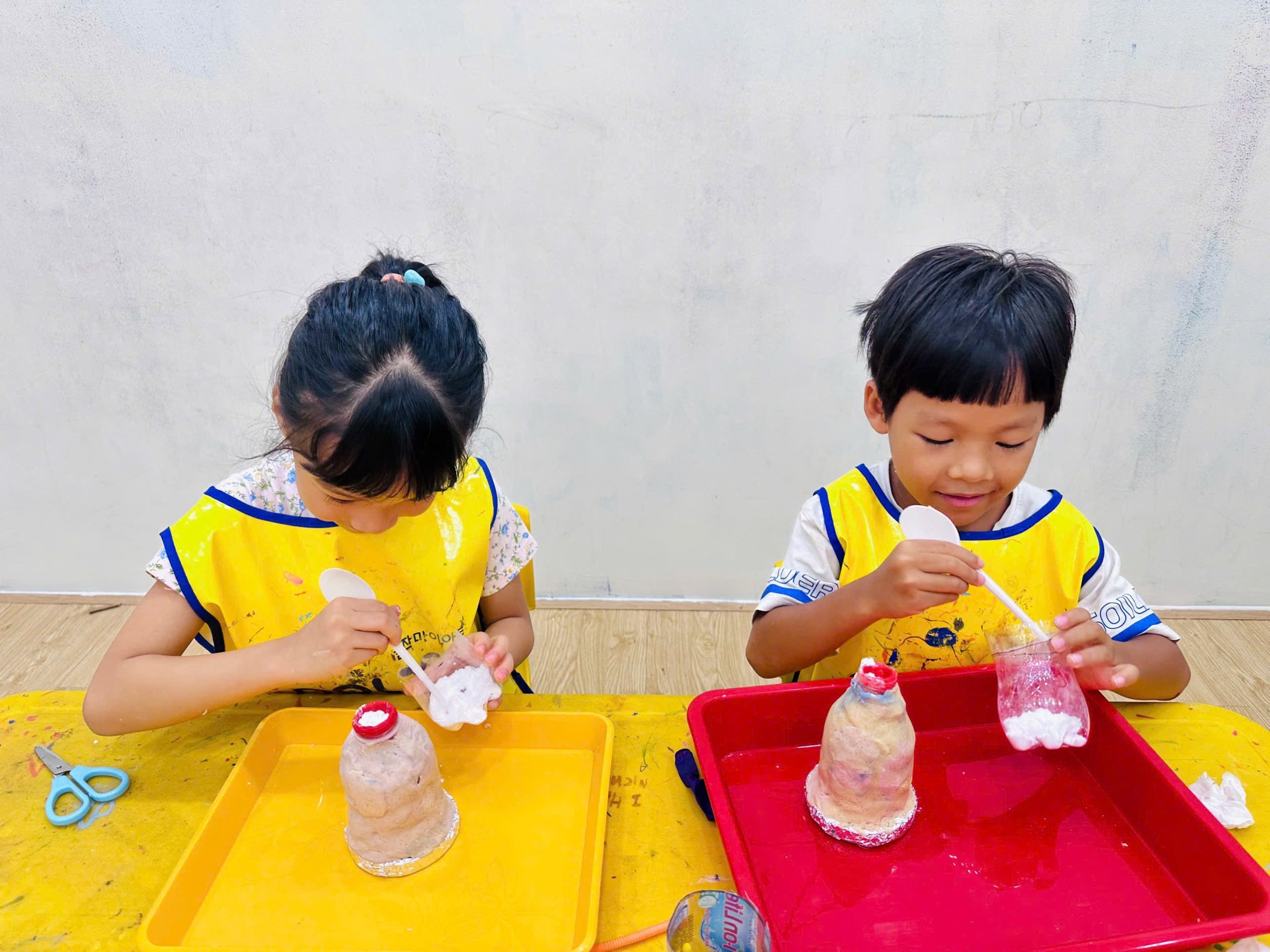 Khám Phá Núi Lửa Cùng Thí Nghiệm Phun Trào Kỳ Thú