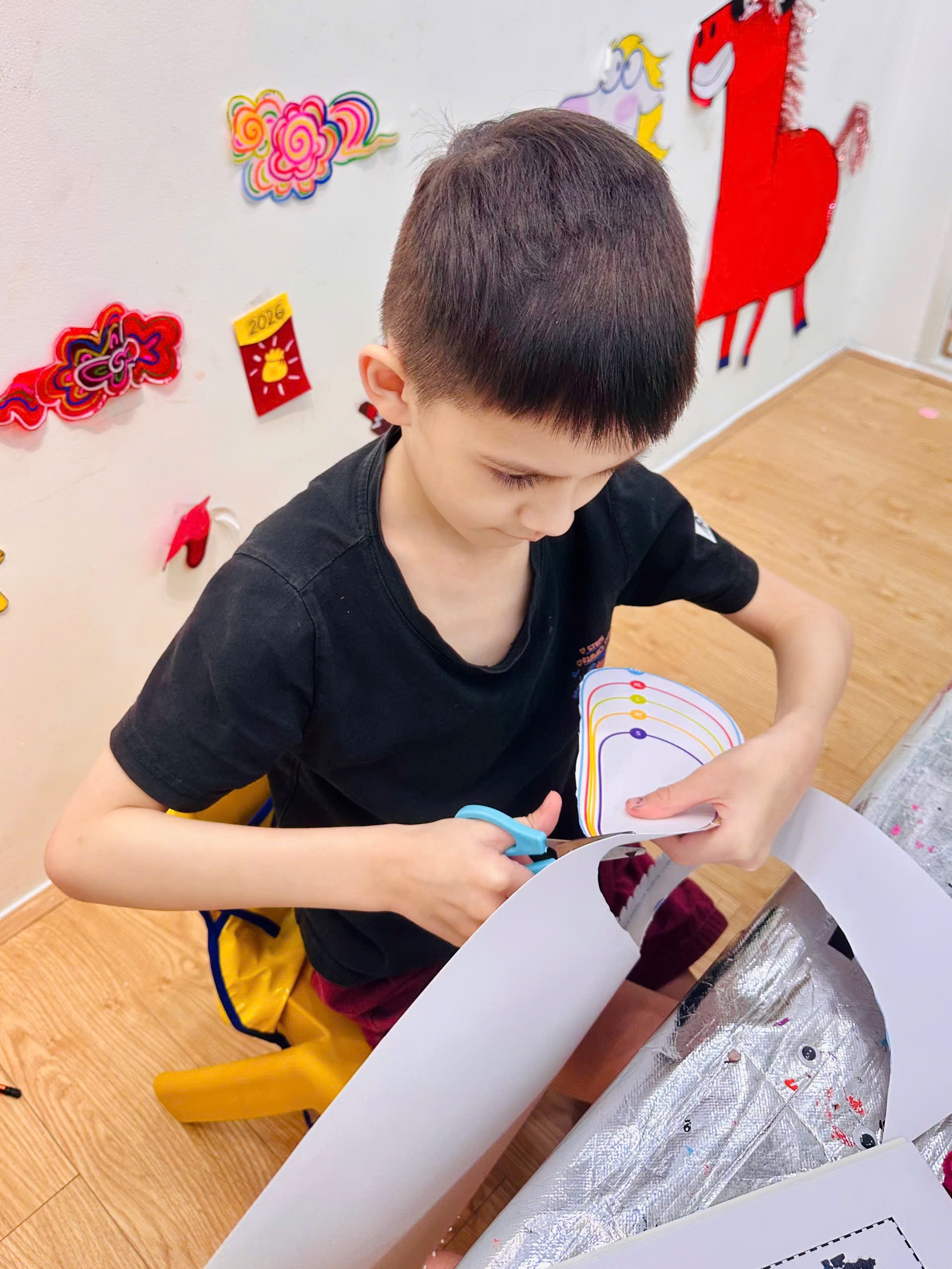 Một Ngày Làm Nhà Thiết Kế Giày Dép Nhí