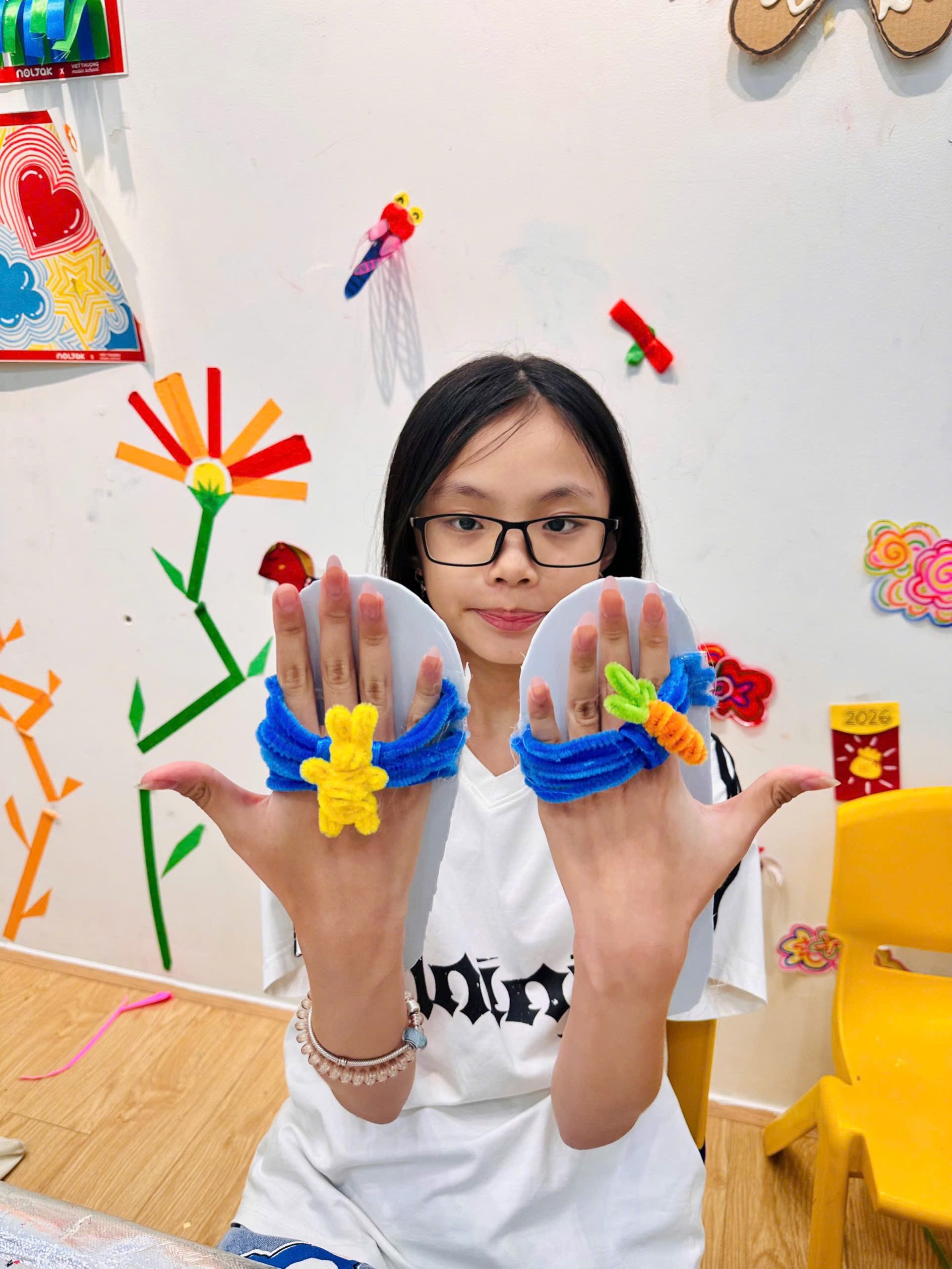 Một Ngày Làm Nhà Thiết Kế Giày Dép Nhí