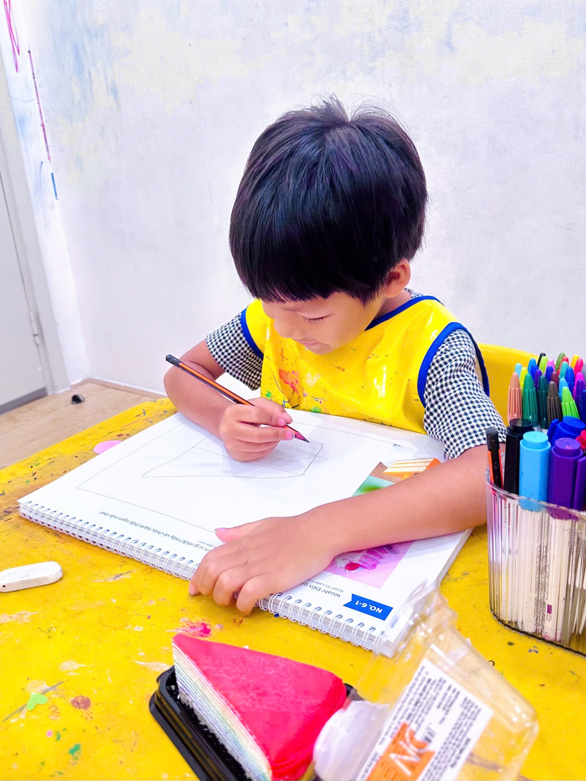 Quan Sát Chiếc Bánh Kem
