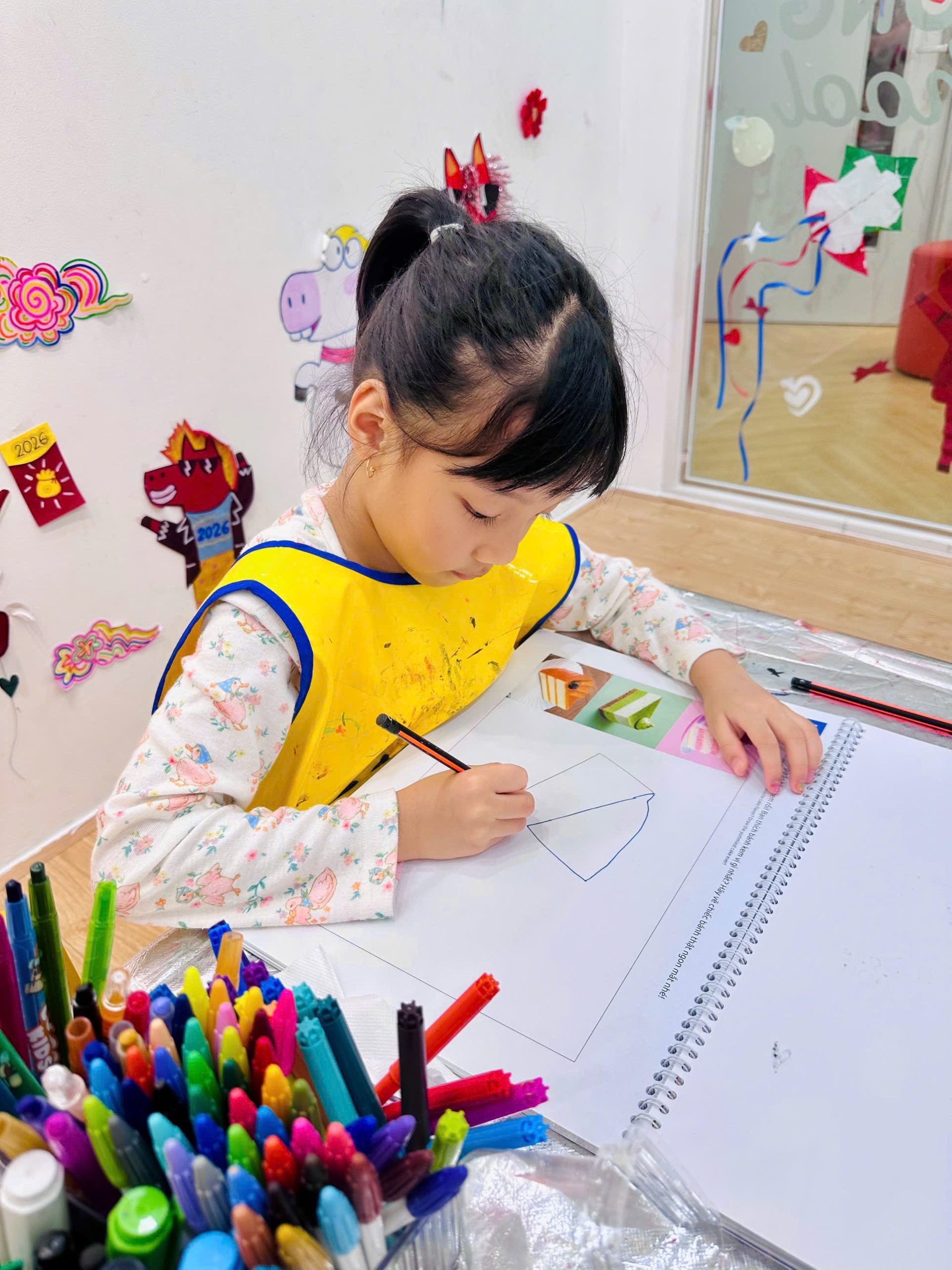 Quan Sát Chiếc Bánh Kem