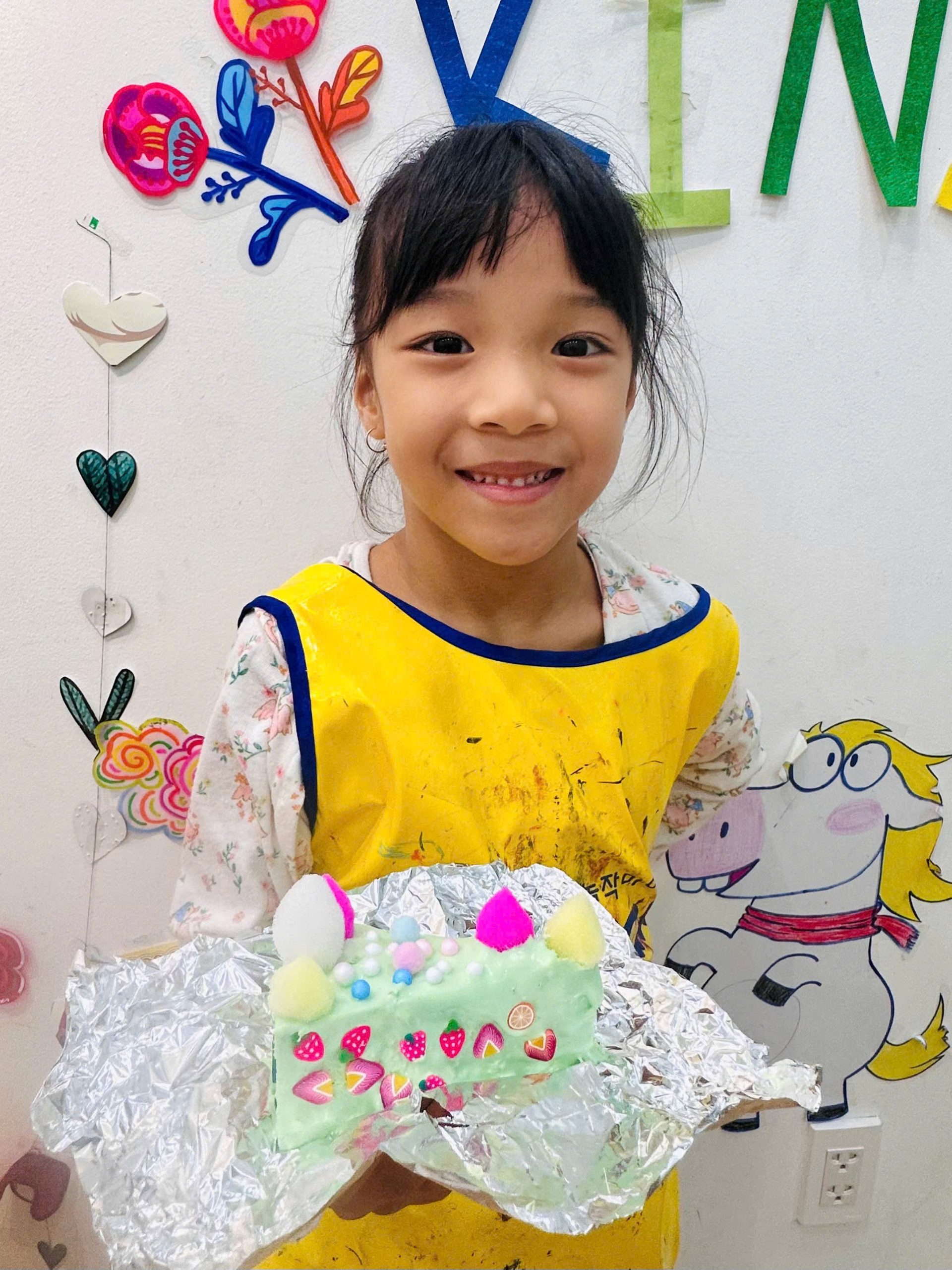 Quan Sát Chiếc Bánh Kem