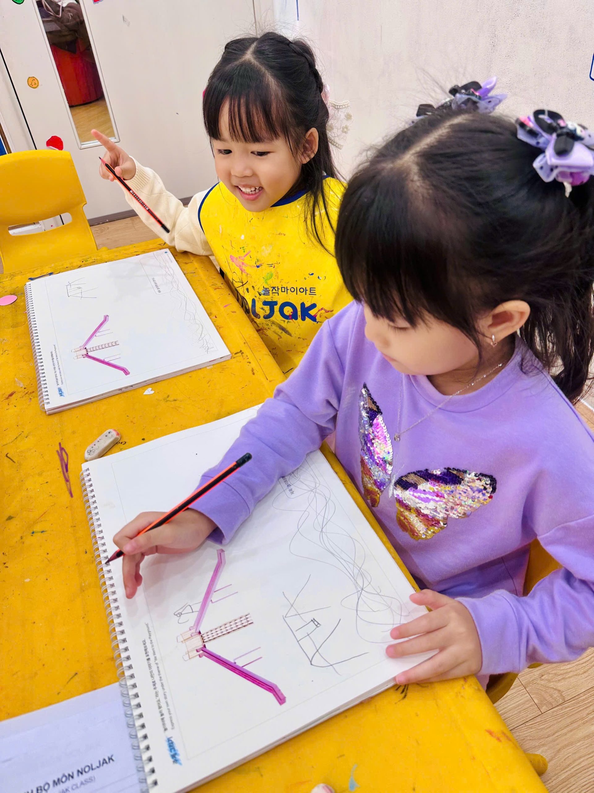 Công Viên Tuổi Thơ Qua Nét Vẽ Của Bé