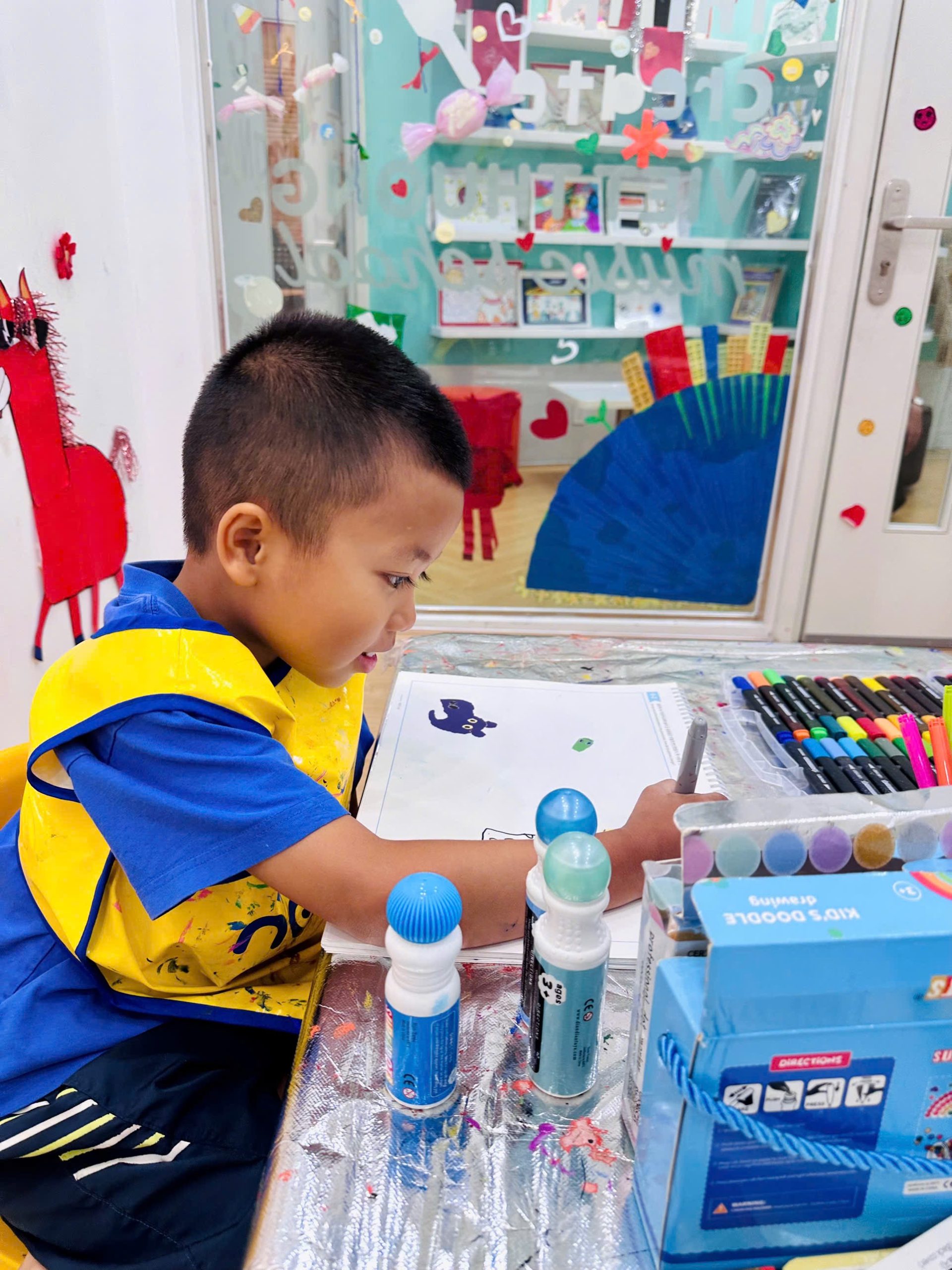 Bé Tự Tay Sáng Tác Quyển Truyện Về đại Dương