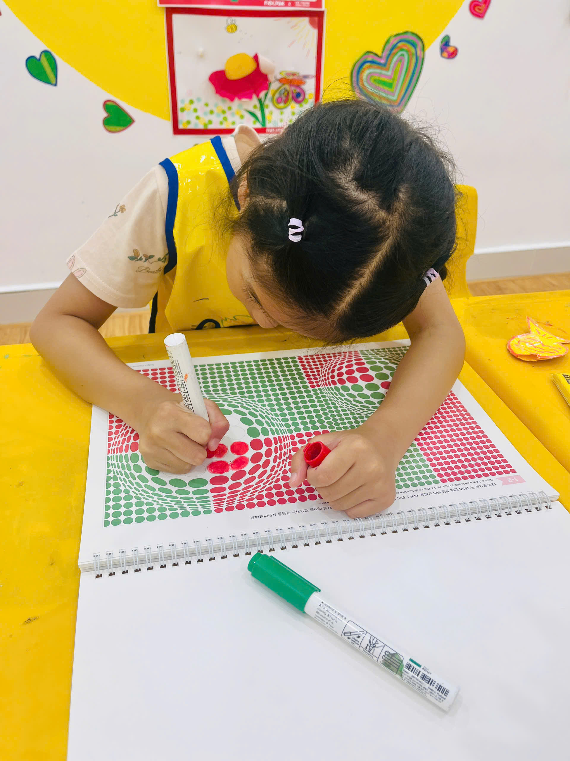 MINH PHƯƠNG – KHÁM PHÁ ẢO GIÁC QUA NHỮNG HÌNH TRÒN