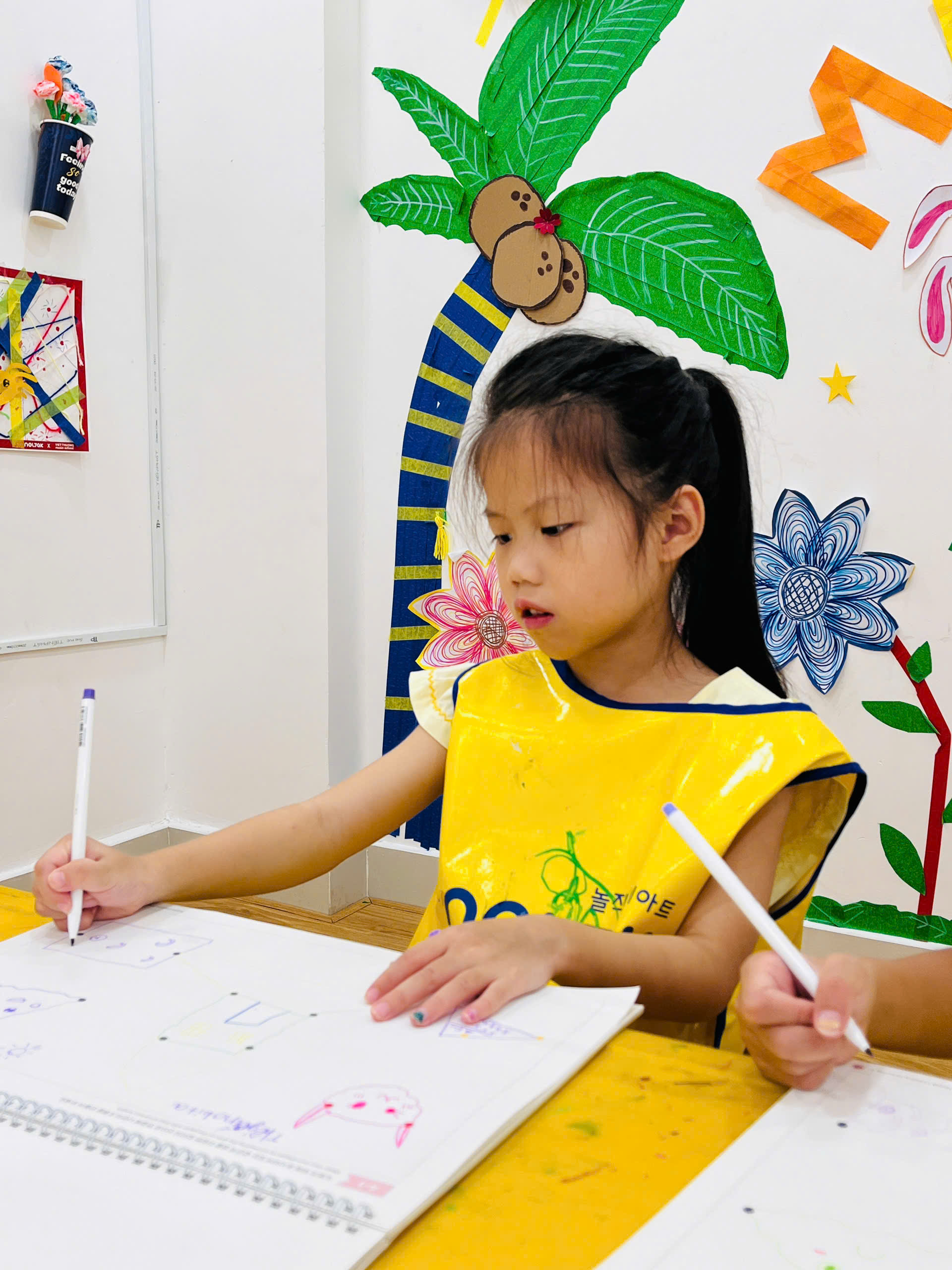 Minh Anh BiẾn NhỮng ChẤm TrÒn ThÀnh CẢ MỘt ThẾ GiỚi NhỎ