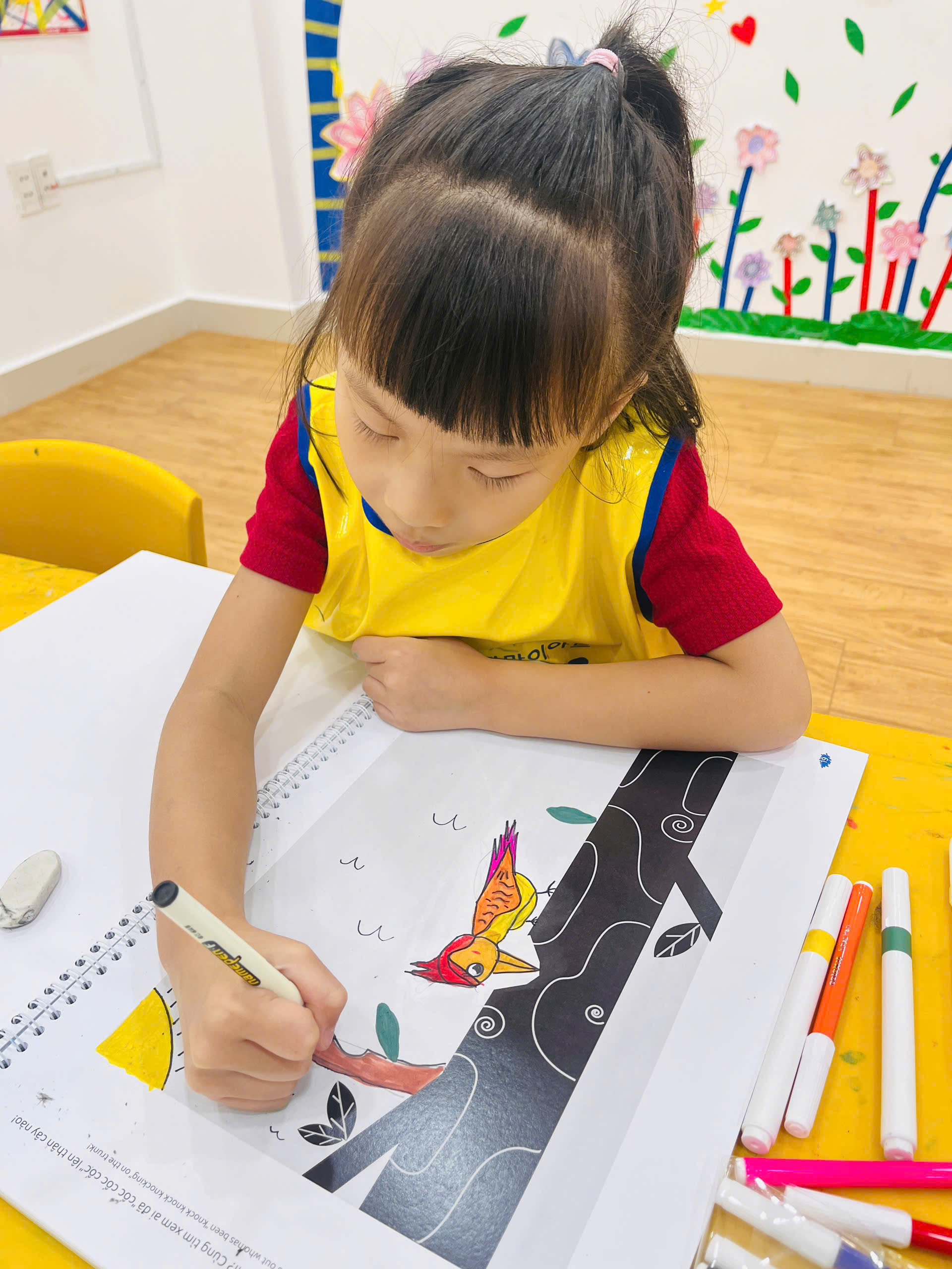 Mimi – KhÁm PhÁ Chim GÕ KiẾn BẰng MÀu SẮc VÀ TrÍ TƯỞng TƯỢng
