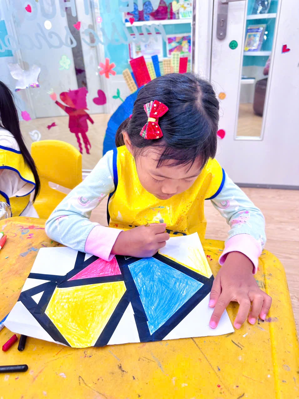 Bé Khám Phá Thế Giới Hình Học Qua Phong Cách Piet Mondrian