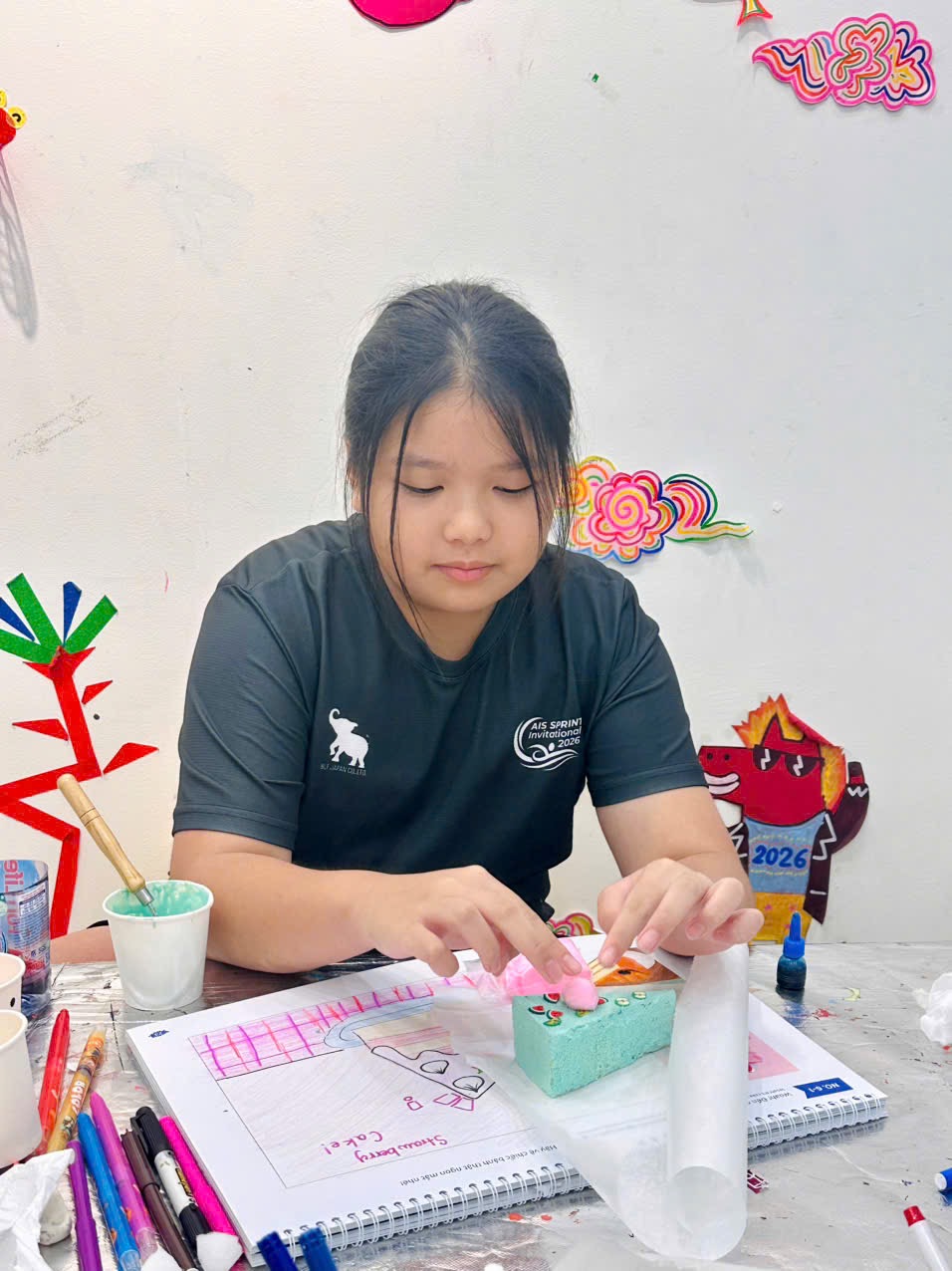Bé Tự Tay Tạo Nên Những Chiếc Bánh Kem Ngọt Ngào