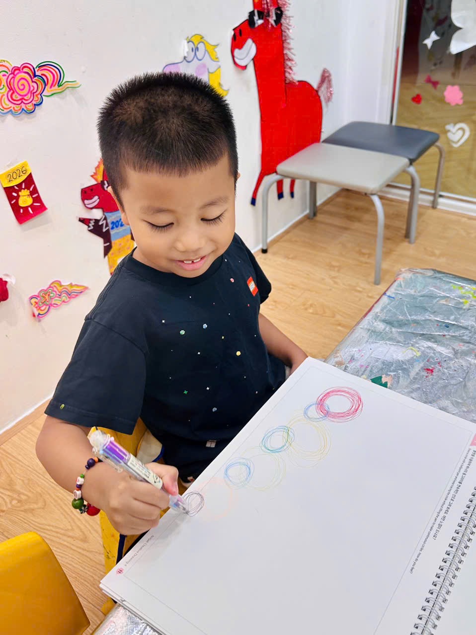 Khám Phá Nghệ Thuật Đường Cong Qua Câu Chuyện Về Cây