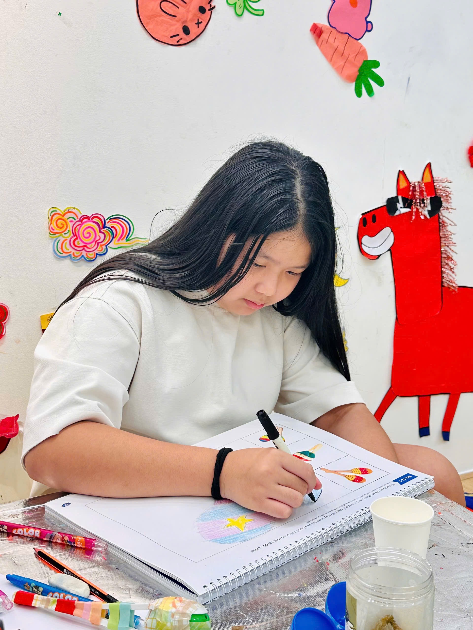 Bé Học Vẽ Maracas – Khám Phá Hình Dáng Và Nhịp điệu Qua Màu Sắc
