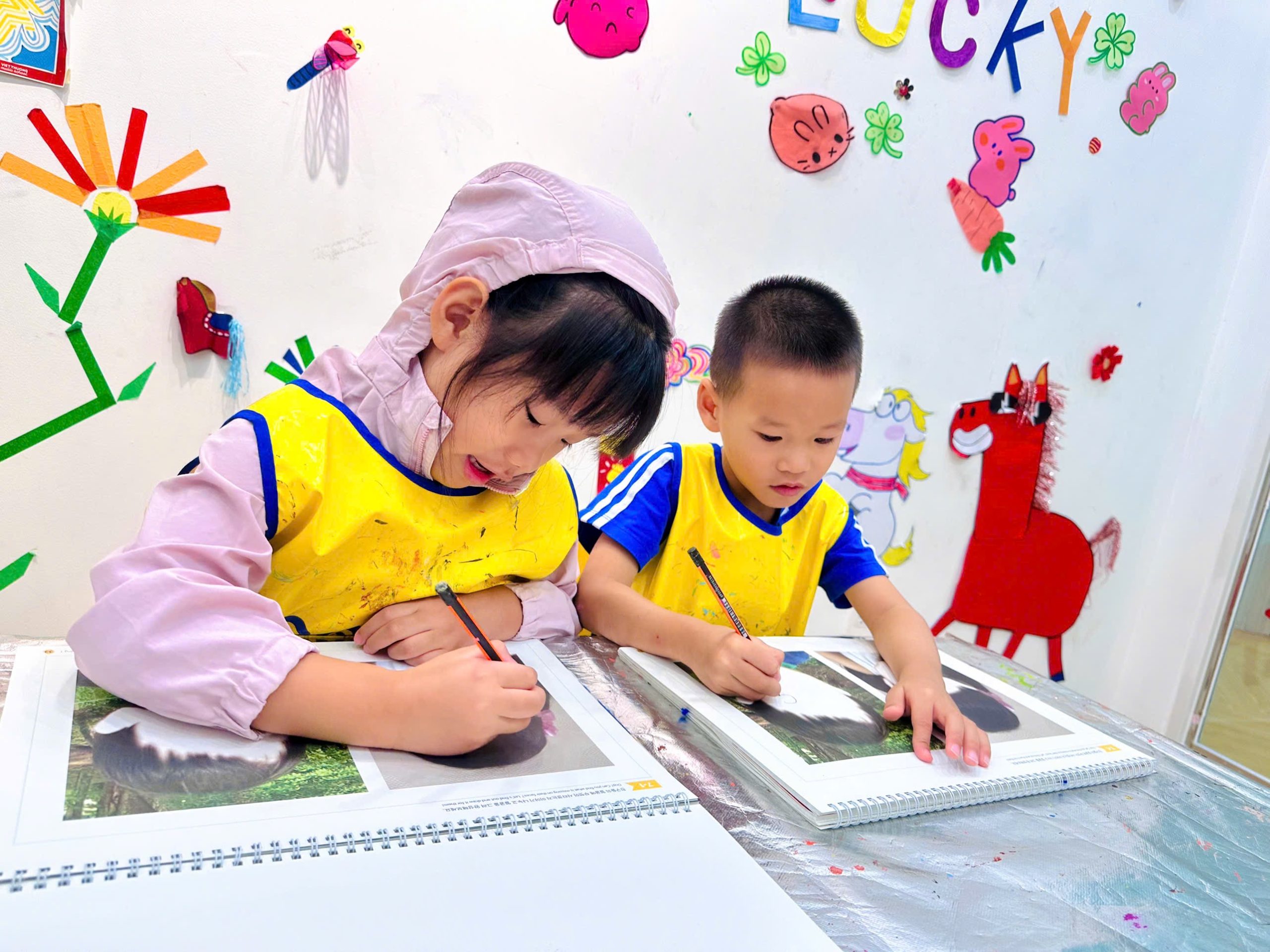 Kể Chuyện Yêu Thương Bằng Màu Sắc