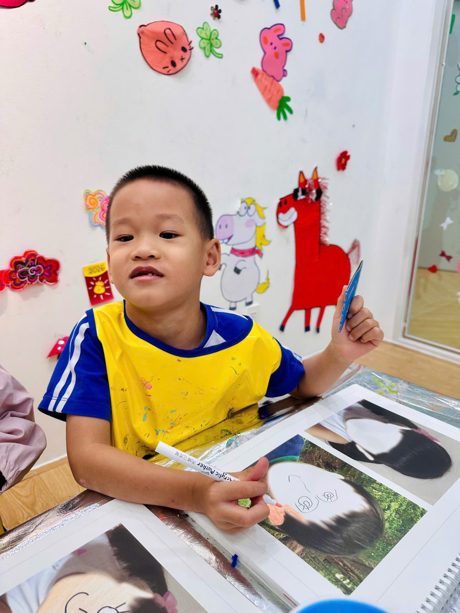Kể Chuyện Yêu Thương Bằng Màu Sắc