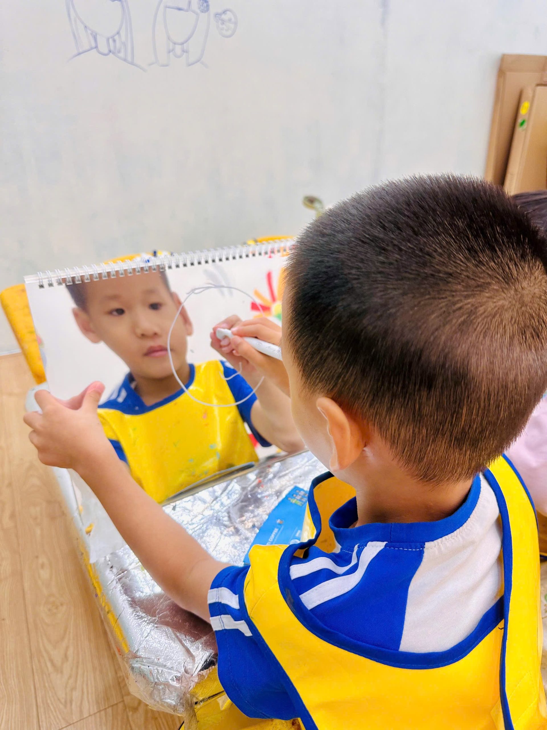 Kể Chuyện Yêu Thương Bằng Màu Sắc